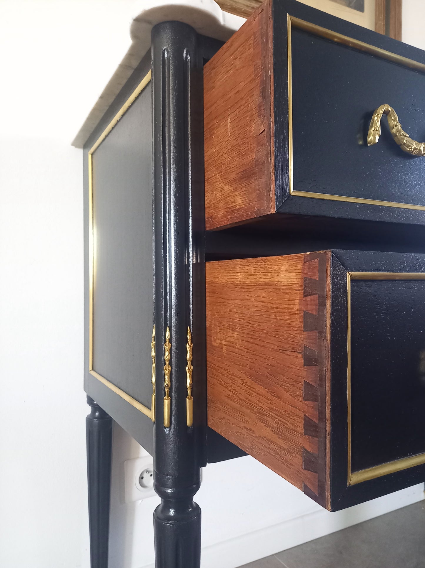 Commode Louis XVI, marbre de Carrare, bronze.