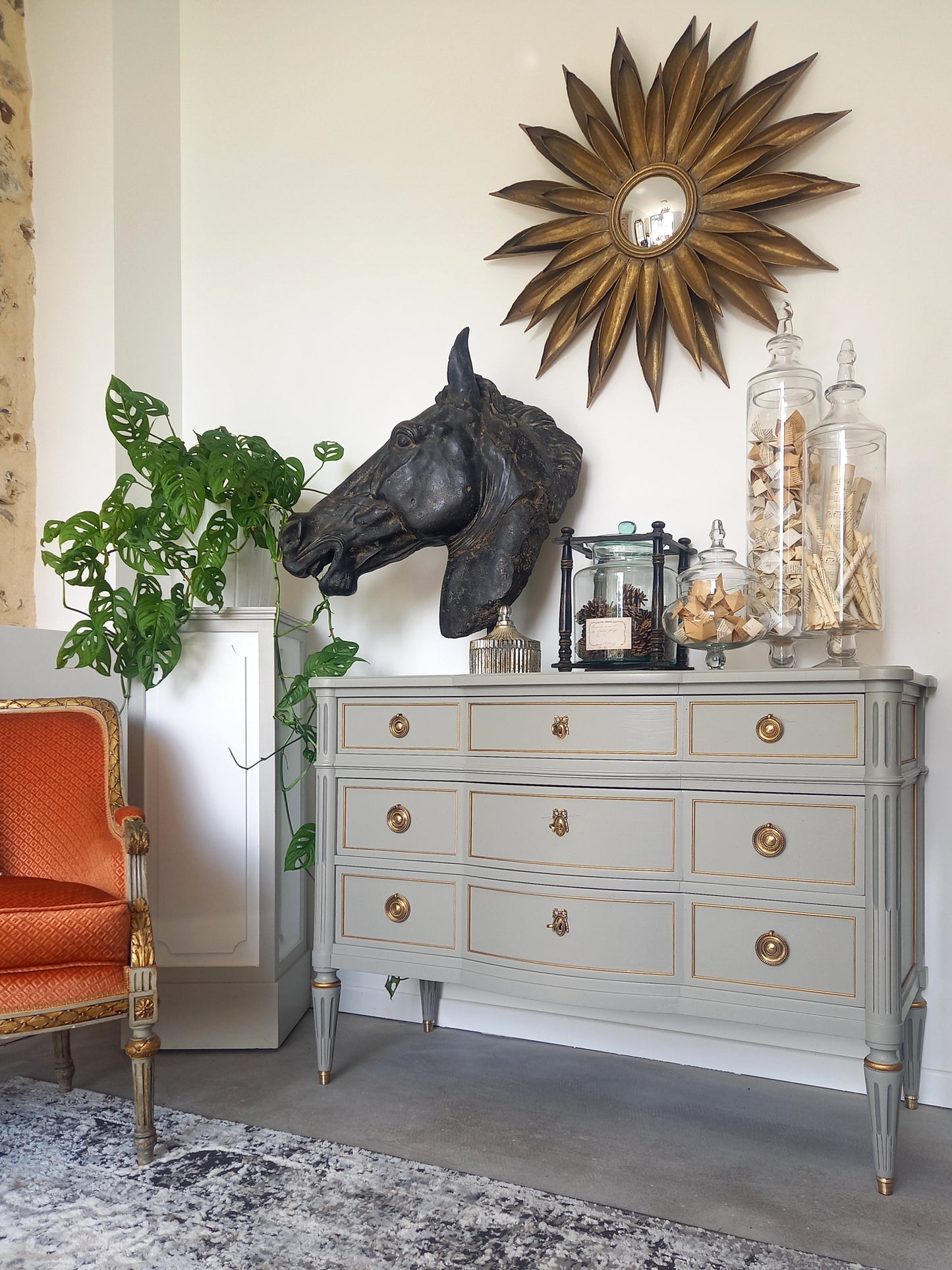 Commode galbée Louis XVI