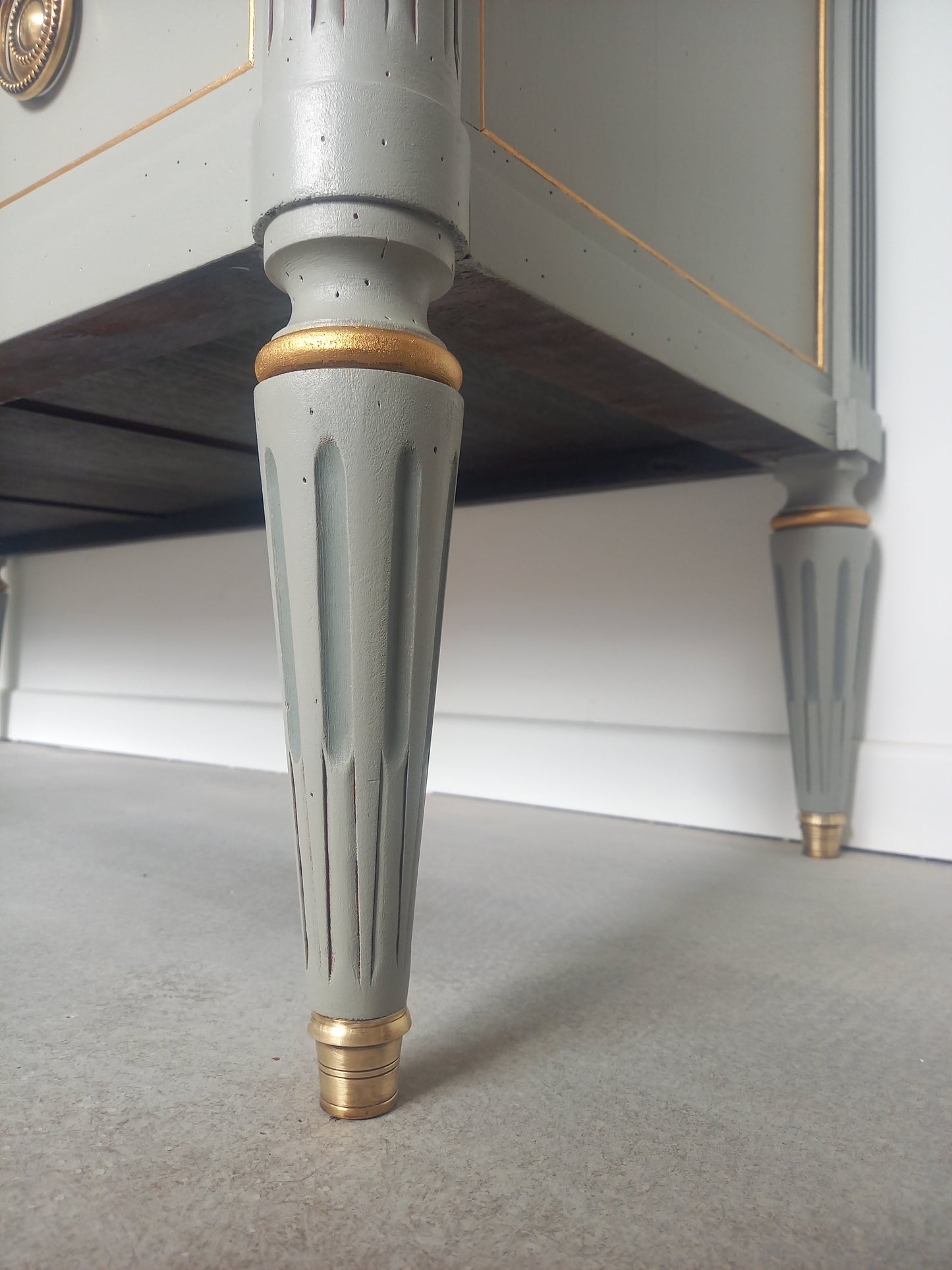 Commode galbée Louis XVI