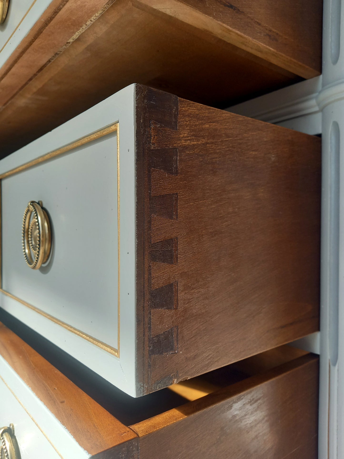 Commode galbée Louis XVI