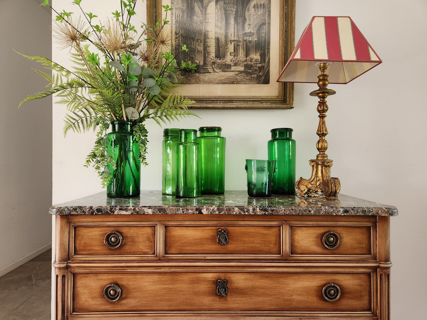 Commode Louis XVI, marbre Brèche Nouvelle, bronze.