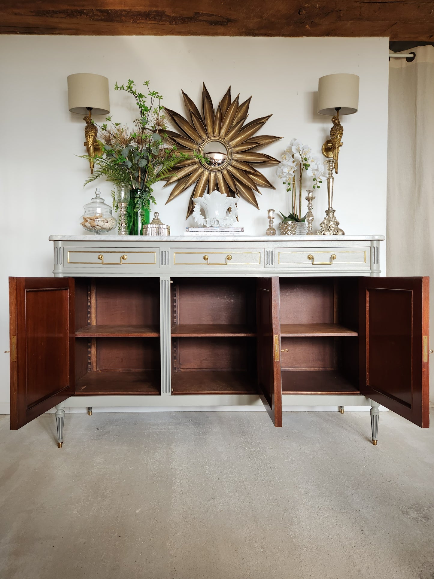 Buffet Louis XVI, marbre de Carrare, détails bronze.