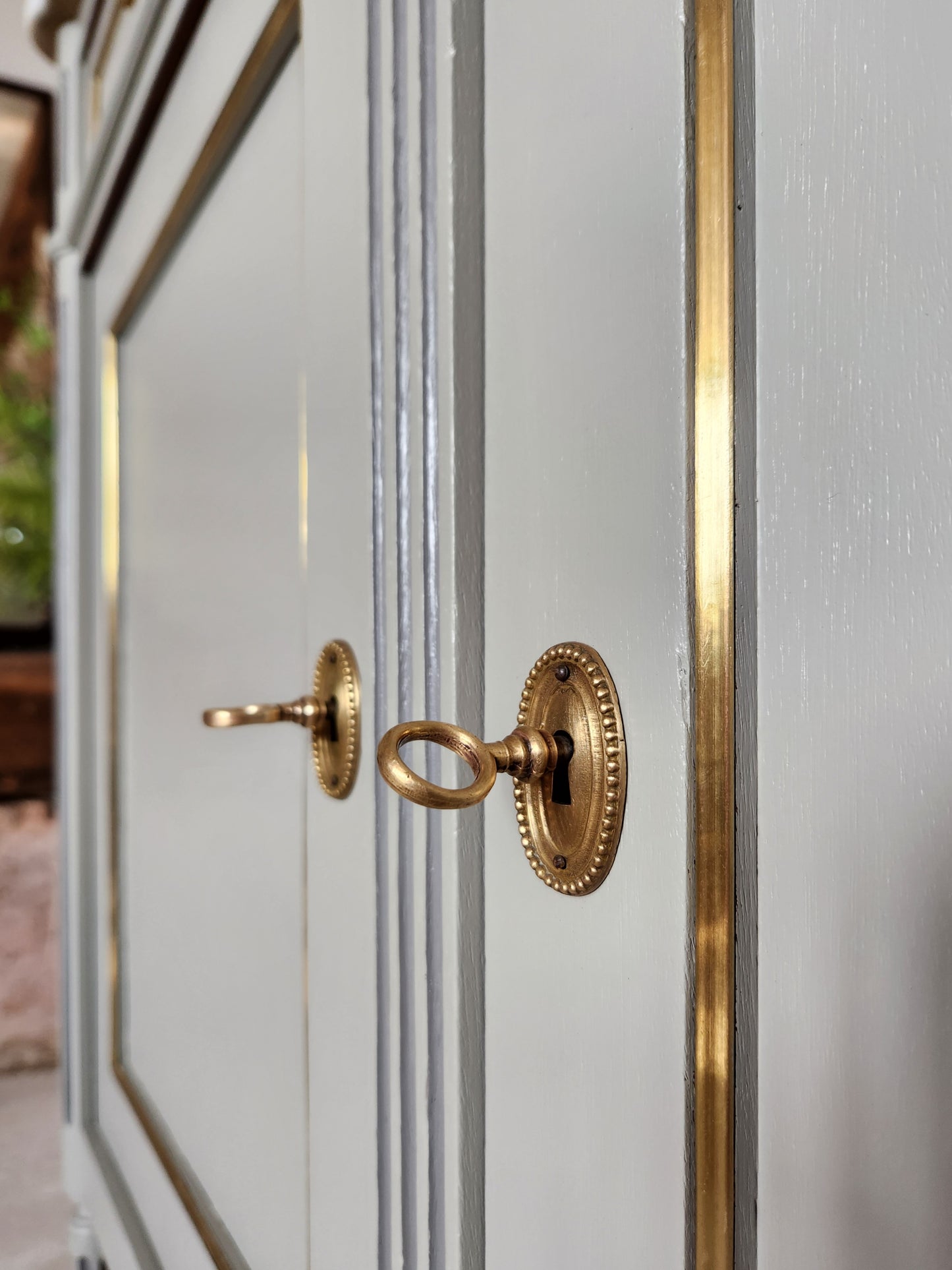 Buffet Louis XVI, marbre de Carrare, détails bronze.