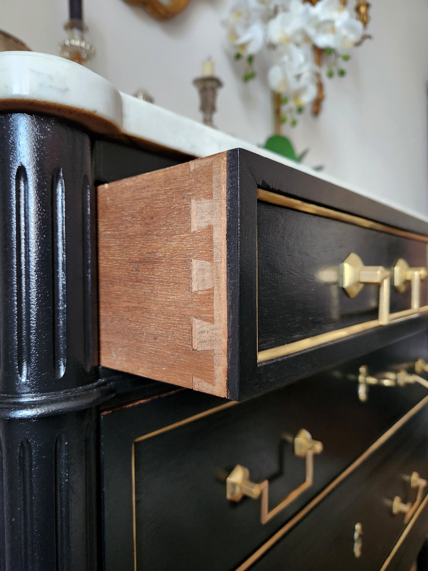 Commode Louis XVI, marbre de Carrare.