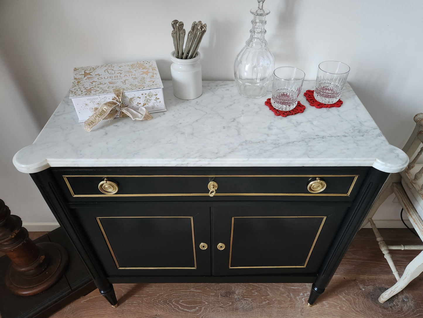 Commode Buffet Louis XVI, marbre de Carrare, bronze.