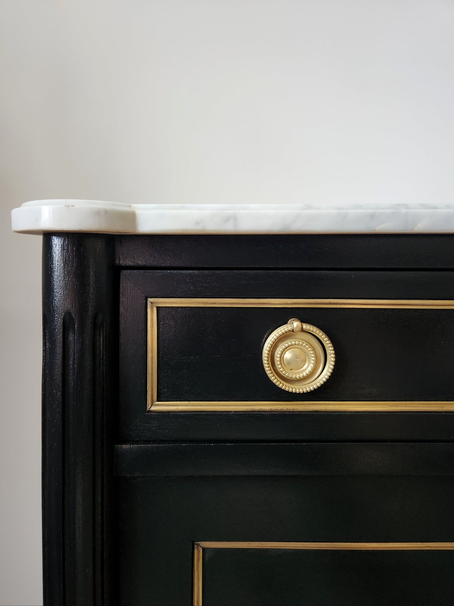 Commode Buffet Louis XVI, marbre de Carrare, bronze.