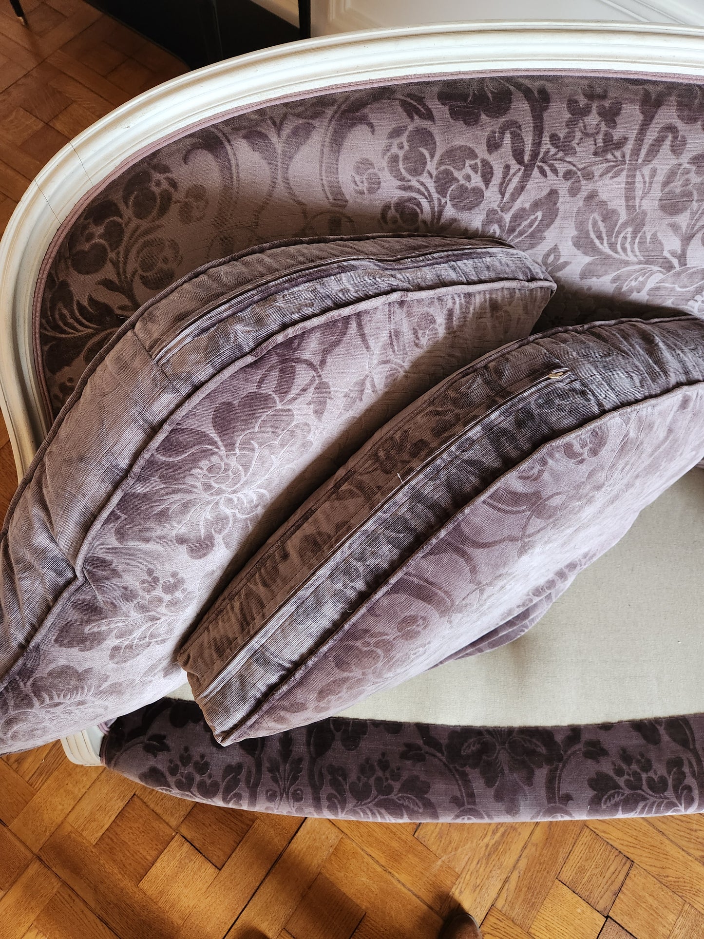 Ancien canapé Louis XVI, Maison Pierre Frey, velours.