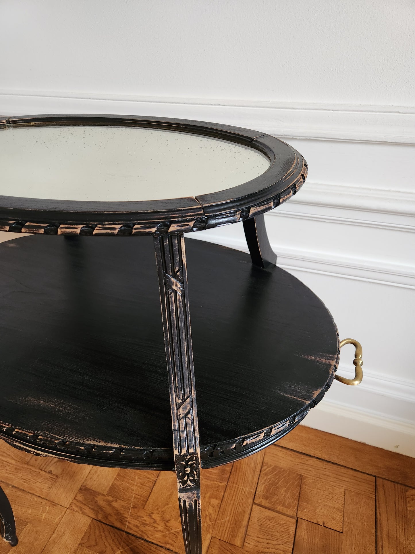 Table à thé, miroir antique.