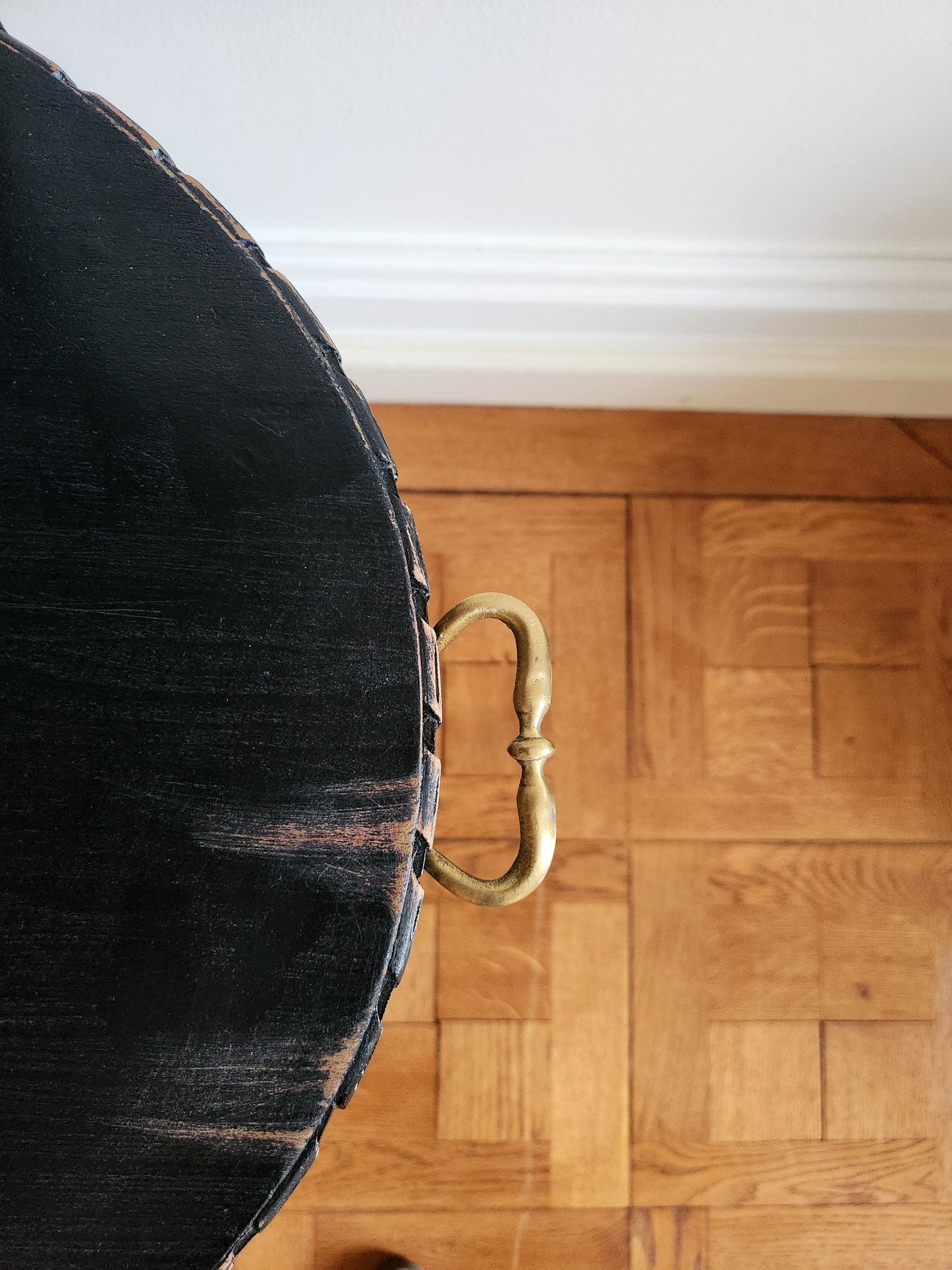 Table à thé, miroir antique.