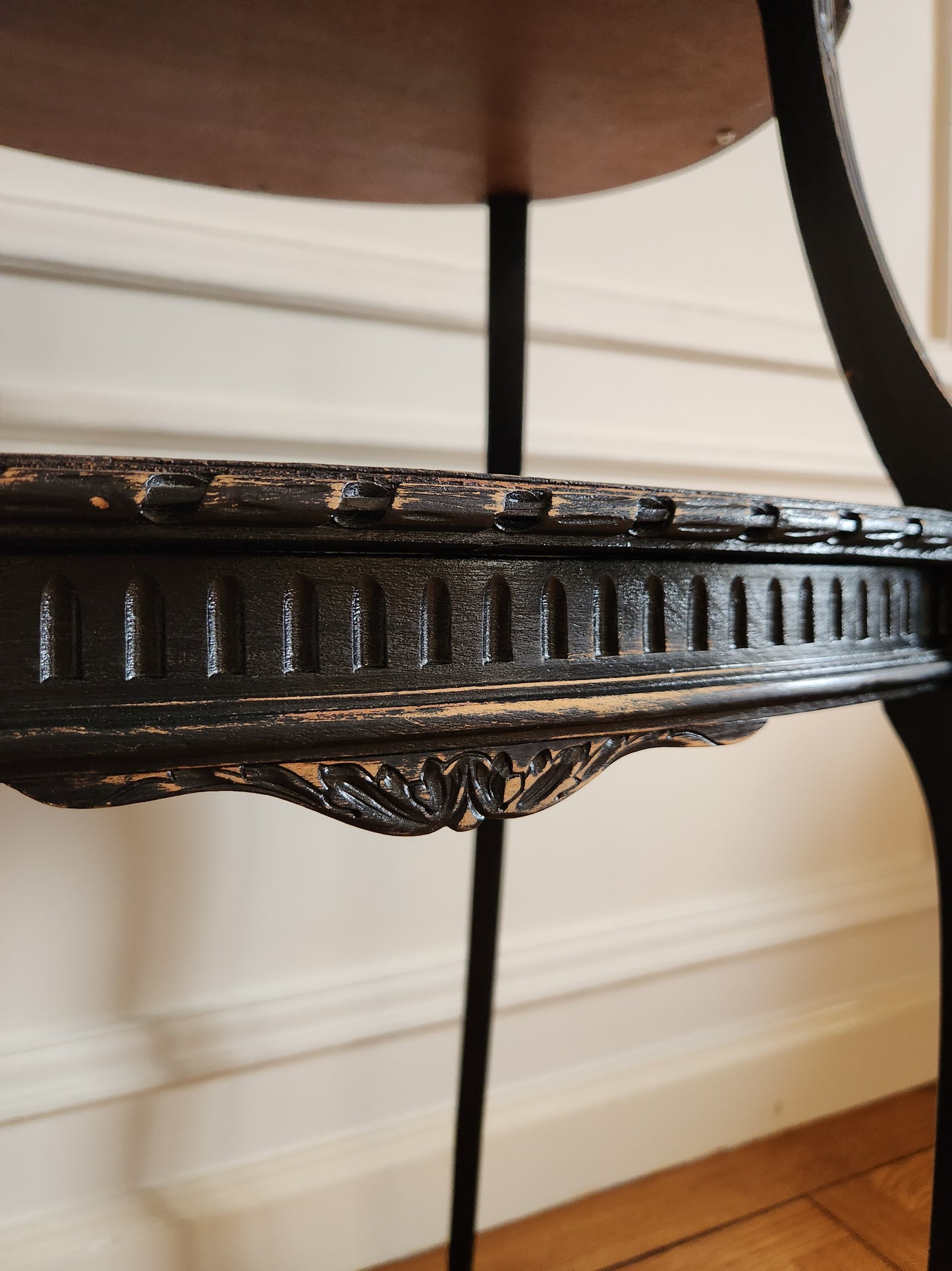 Table à thé, miroir antique.