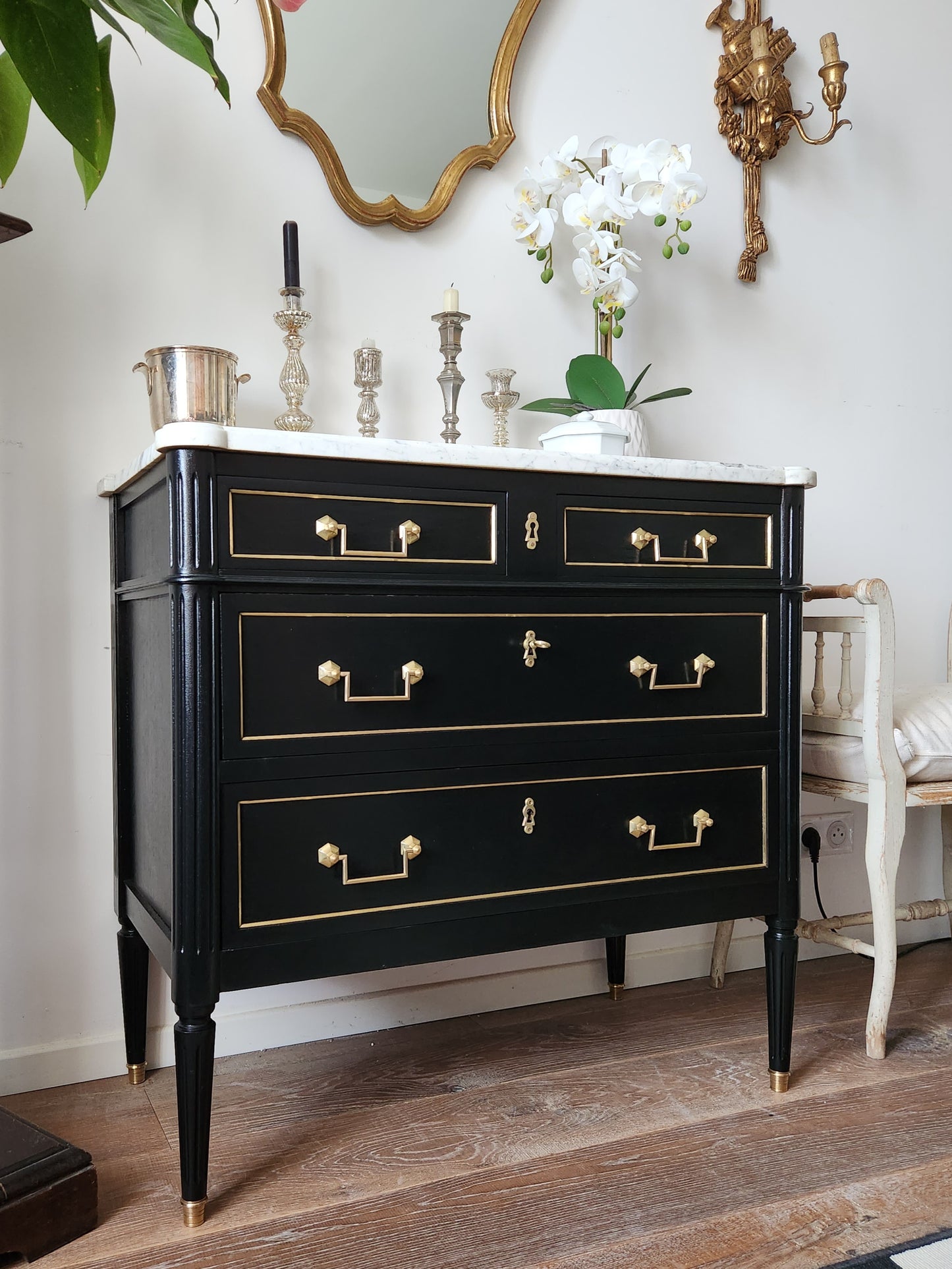 Commode Louis XVI, marbre de Carrare.