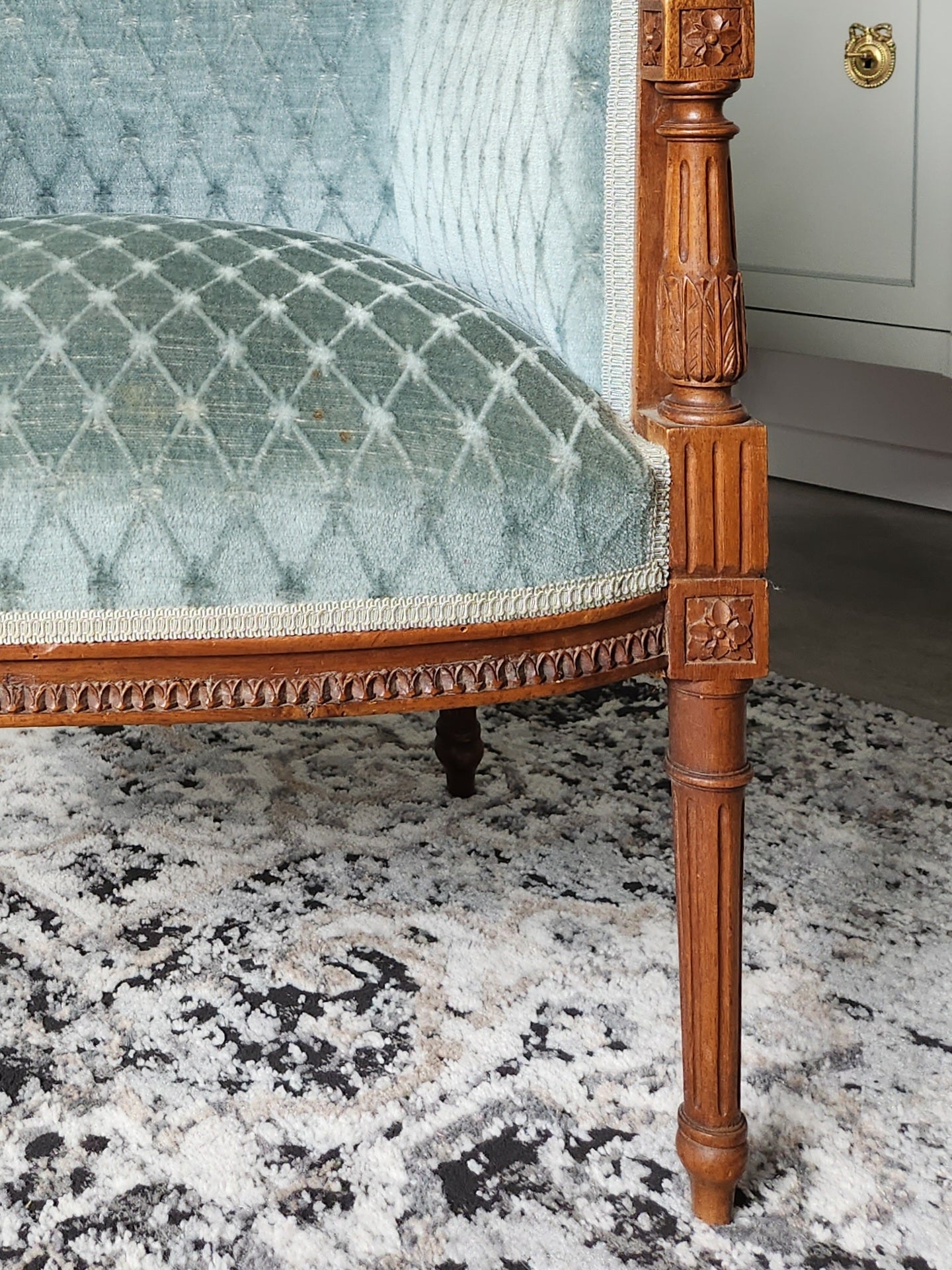 Paire de fauteuils Louis XVI