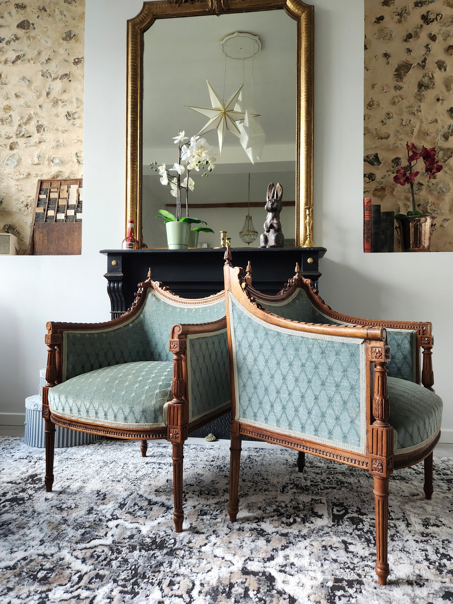 Paire de fauteuils Louis XVI