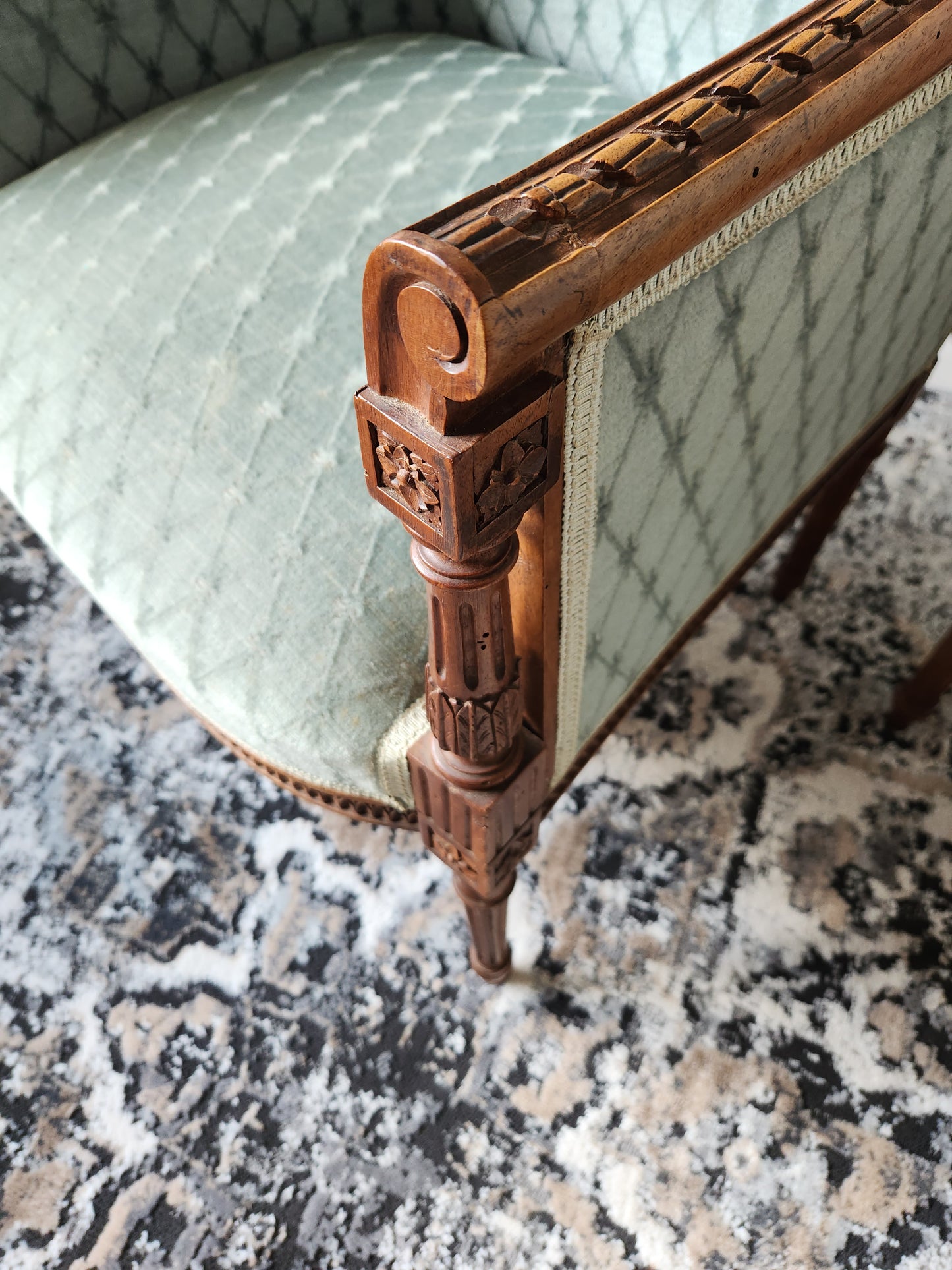 Paire de fauteuils Louis XVI