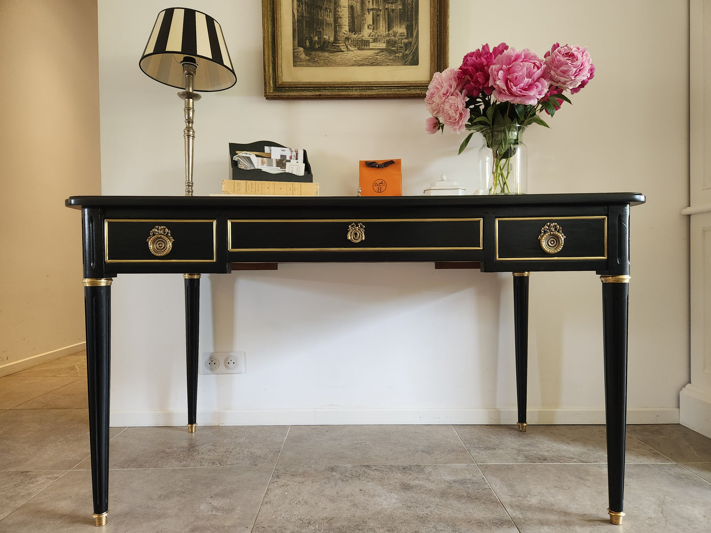 Bureau Louis XVI, cuir, bronze et laiton