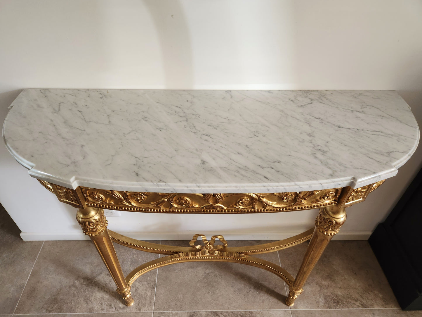 Console bois doré, marbre de Carrare, Louis XVI.