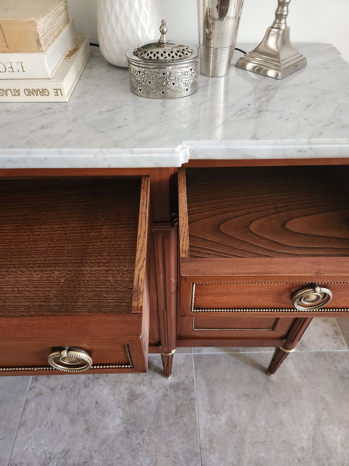 Buffet ancien Louis XVI, marbre de Carrare et Bronze.