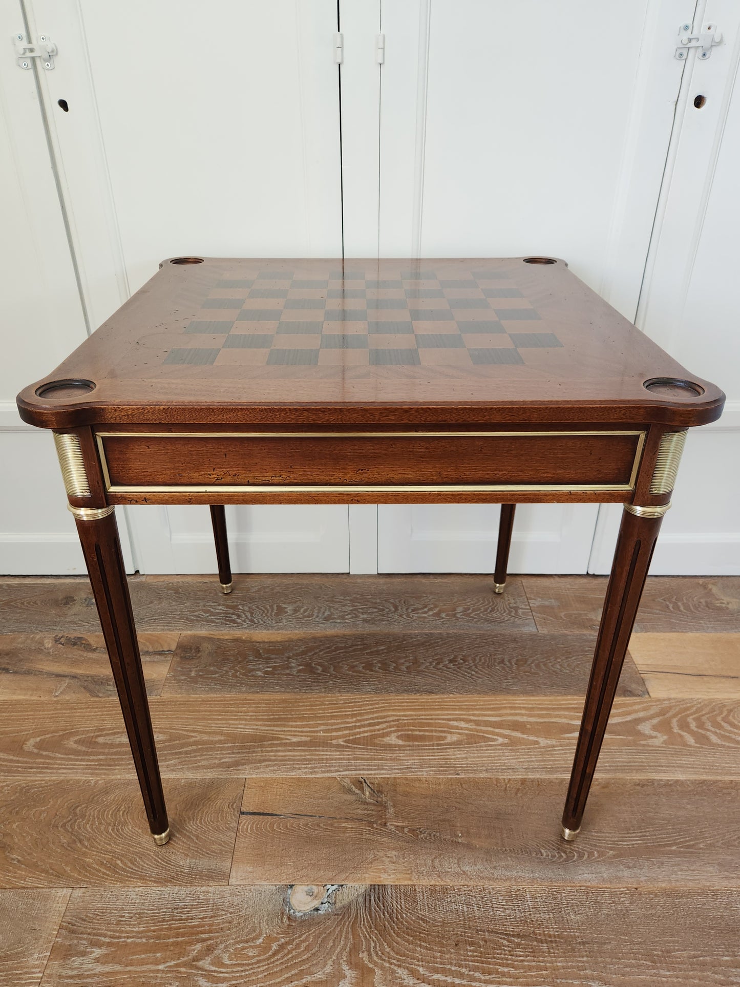 Table à jeux Louis XVI, échec, backgammon, cartes.
