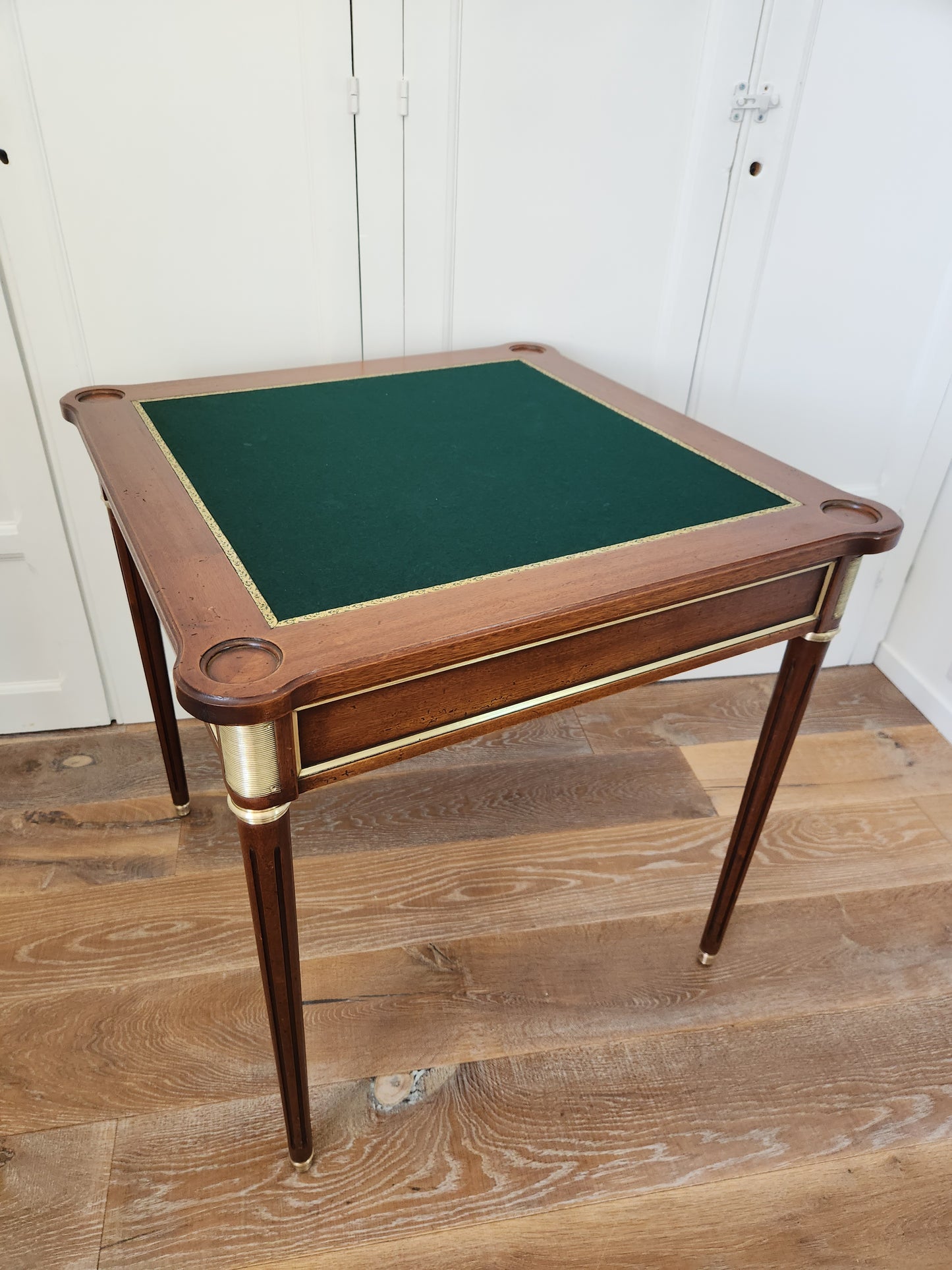 Table à jeux Louis XVI, échec, backgammon, cartes.