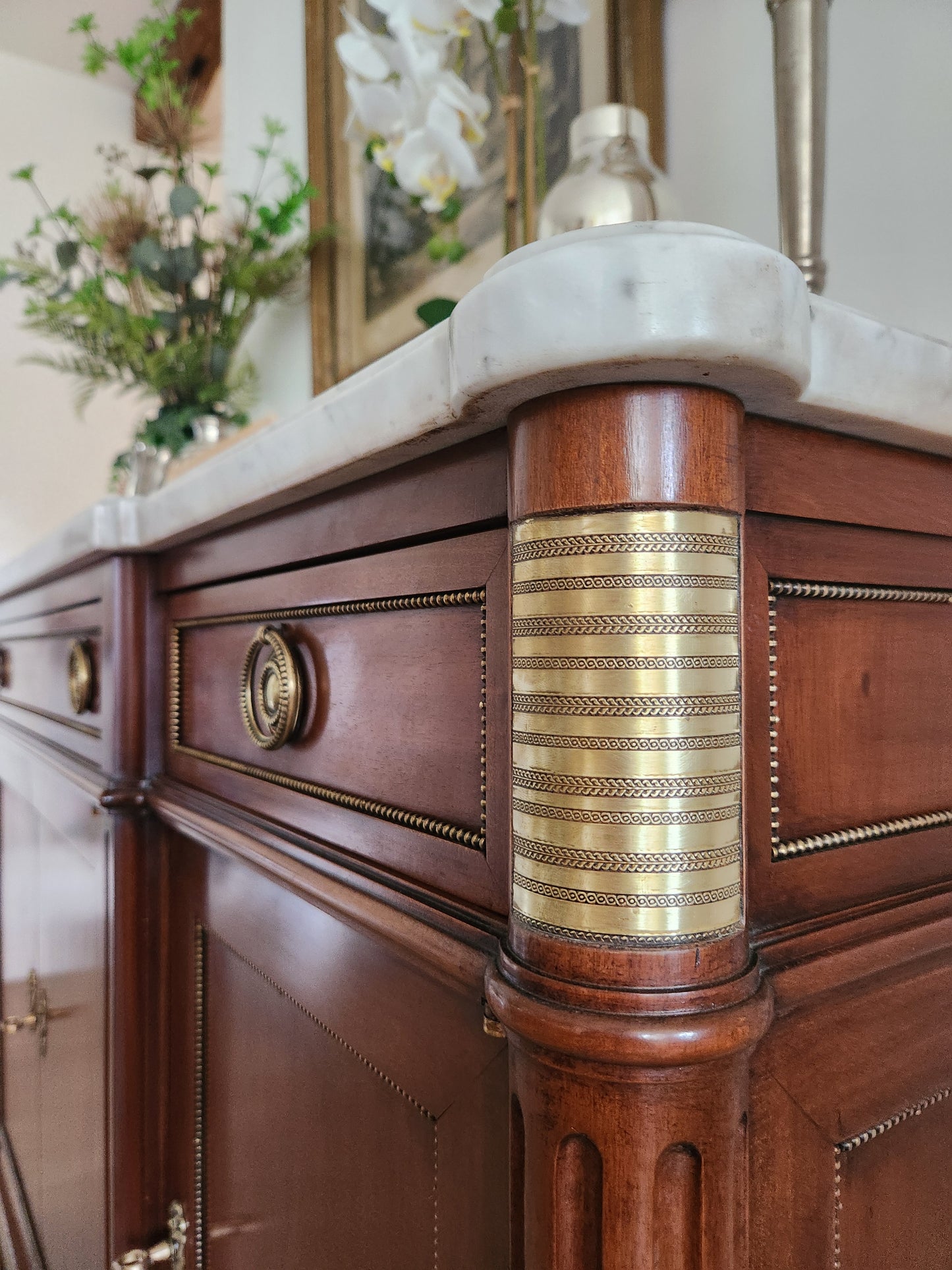 Buffet ancien Louis XVI, marbre de Carrare et Bronze.