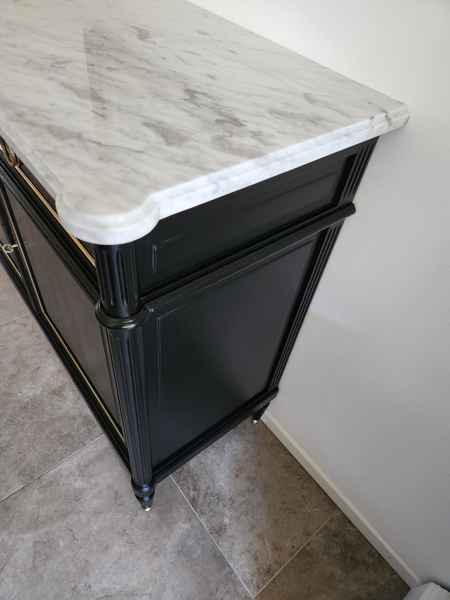 Buffet Louis XVI, marbre de Carrare, Bronze.