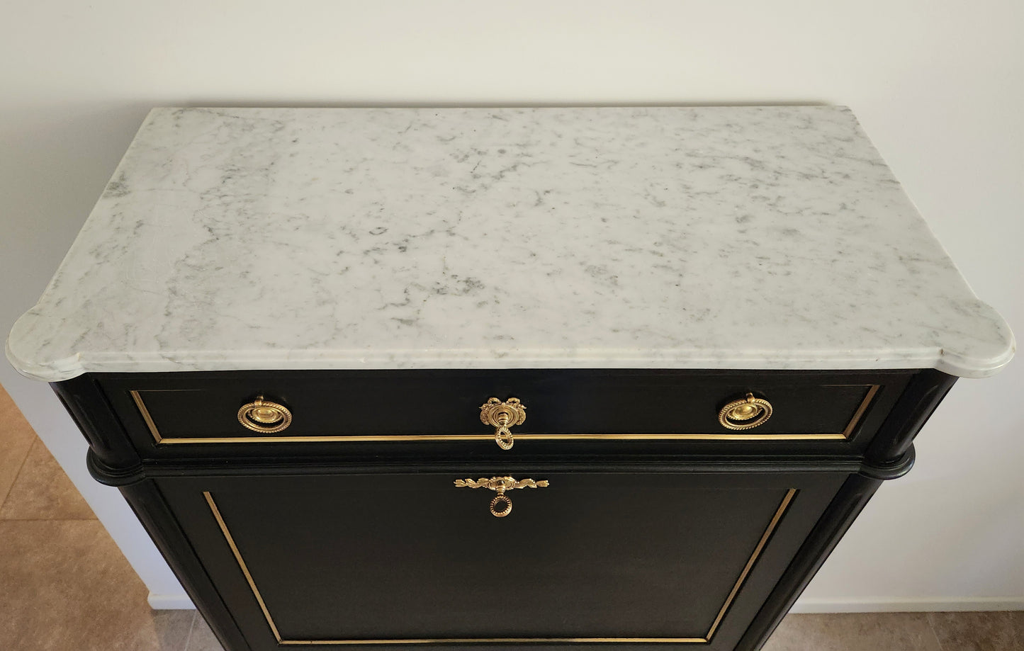 Secrétaire Louis XVI, marbre de Carrare, bronze.