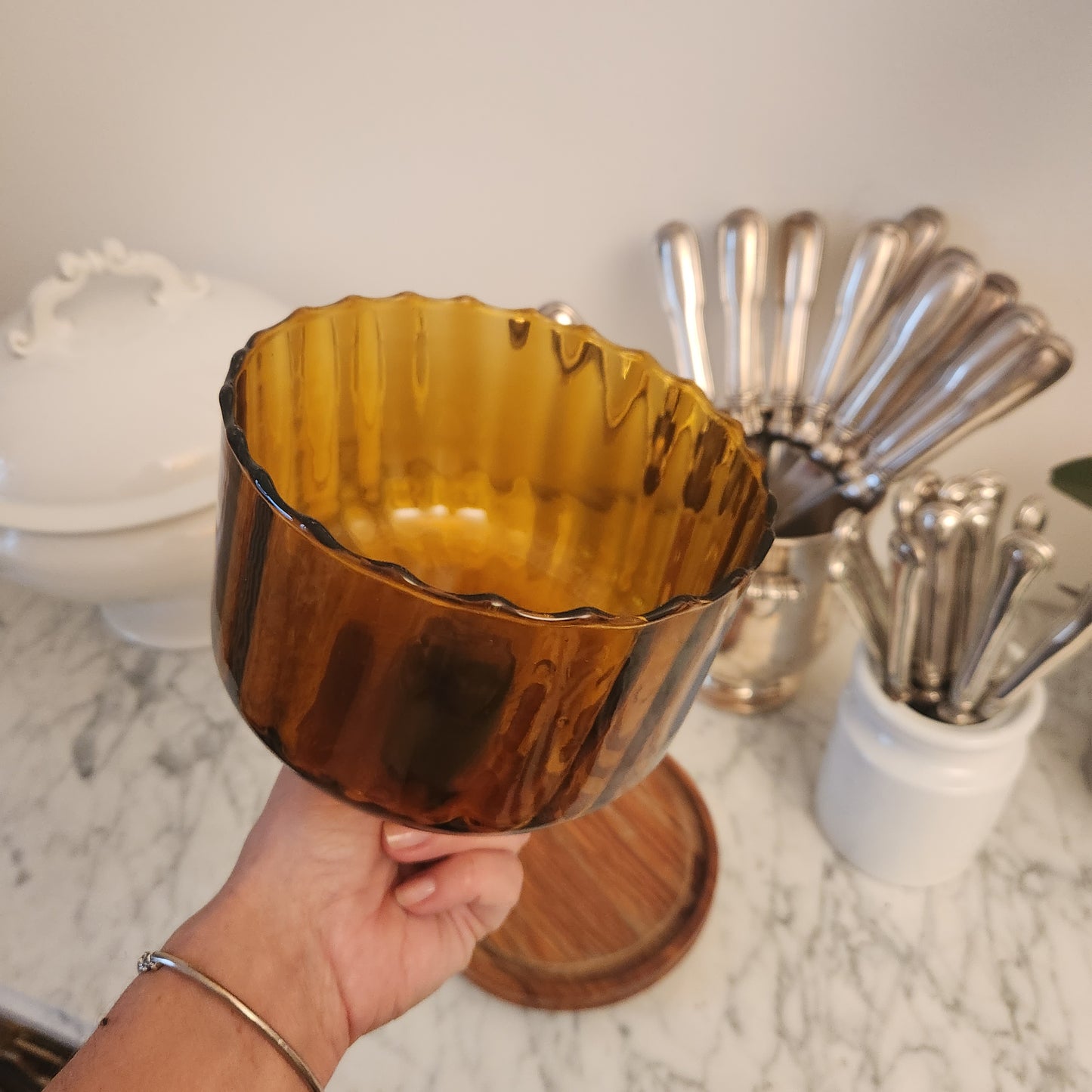 Cloche en verre ambré