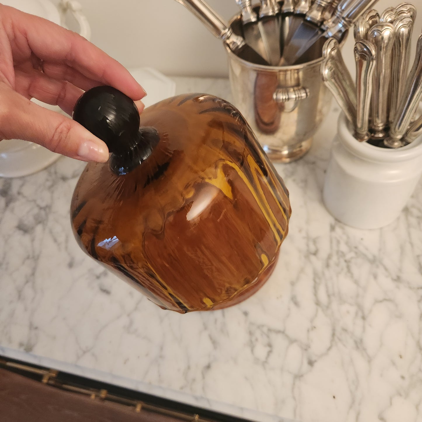 Cloche en verre ambré