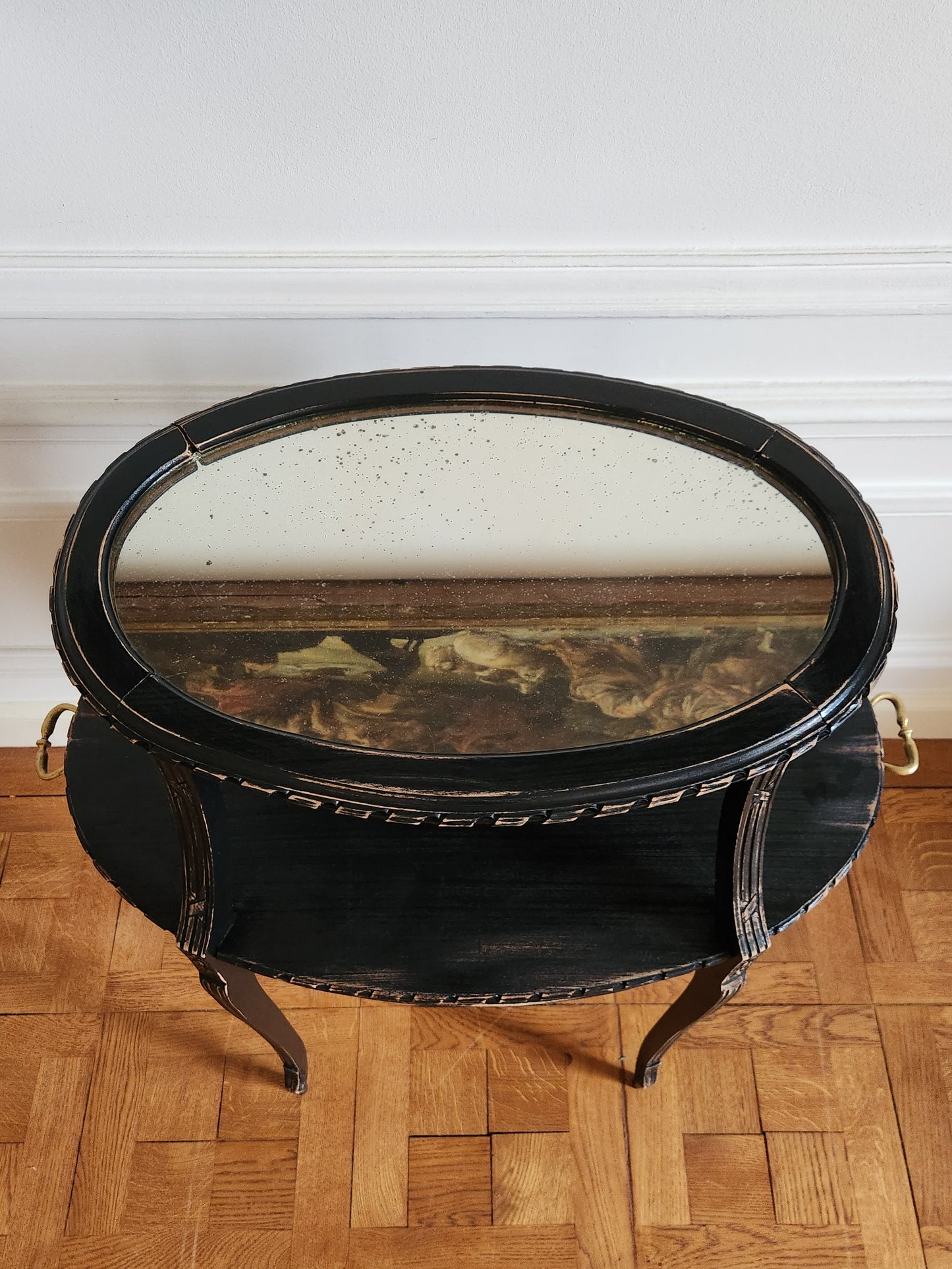 Table à thé, miroir antique.