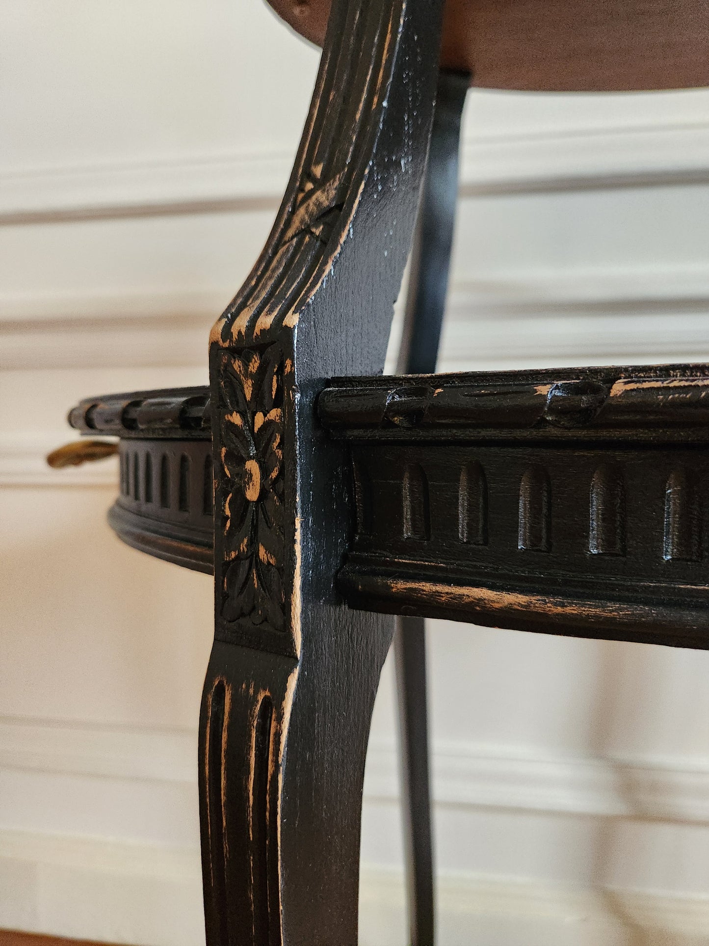 Table à thé, miroir antique.