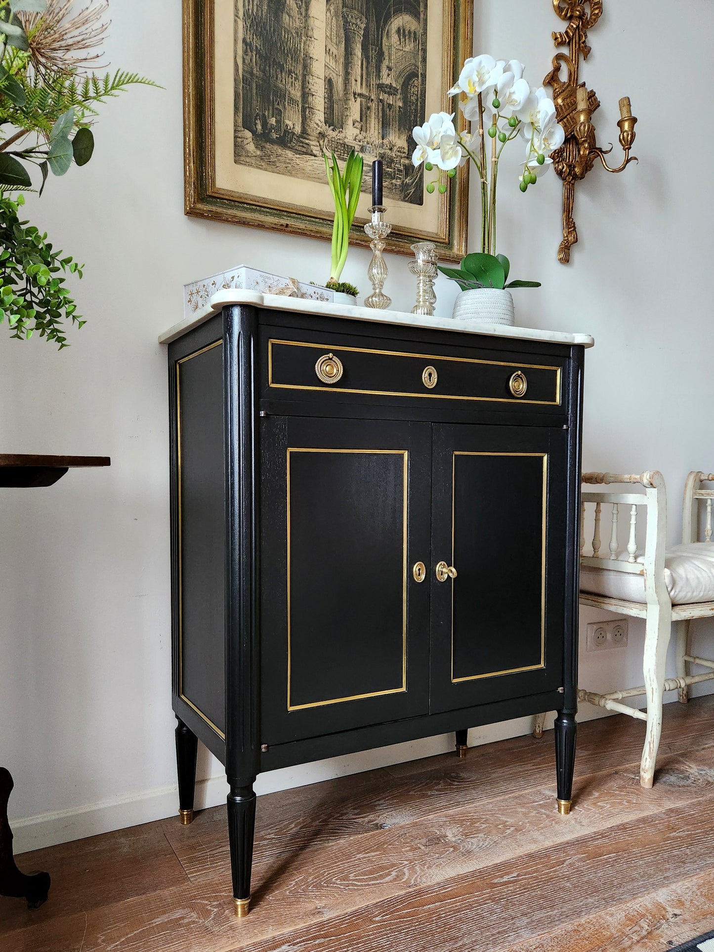 Commode buffet Louis XVI, marbre de Carrare, bronze.