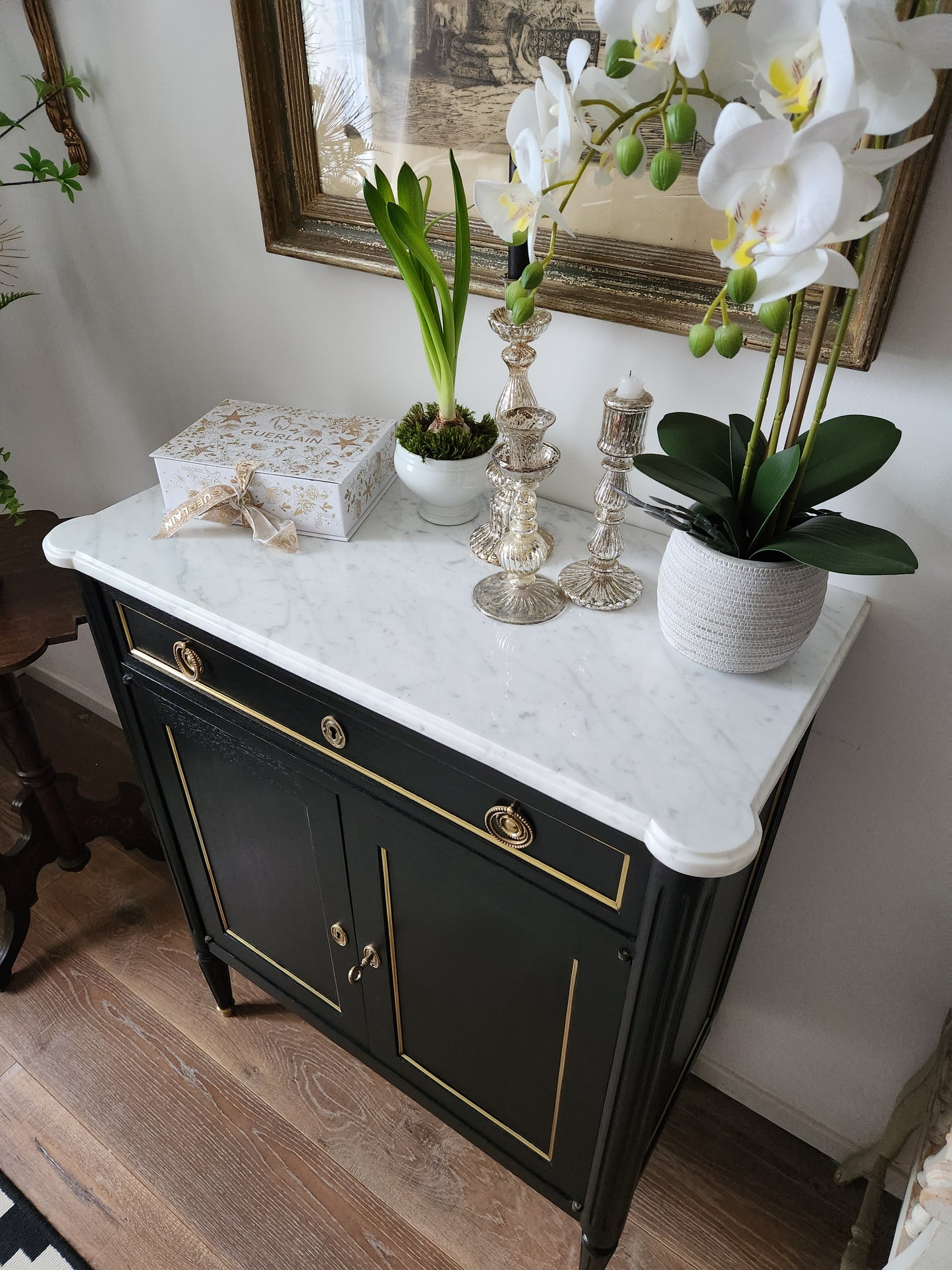 Commode buffet Louis XVI, marbre de Carrare, bronze.