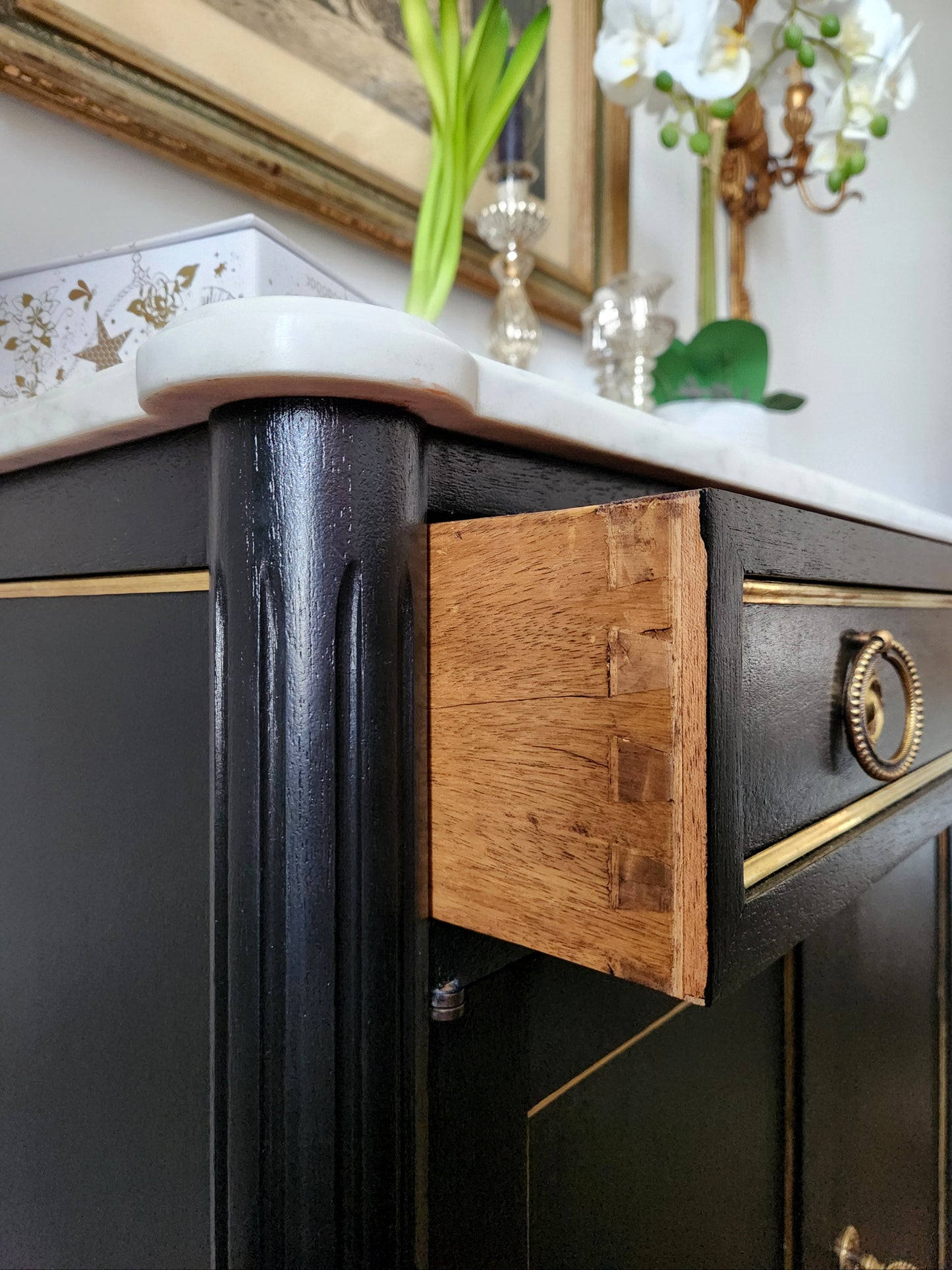 Commode buffet Louis XVI, marbre de Carrare, bronze.