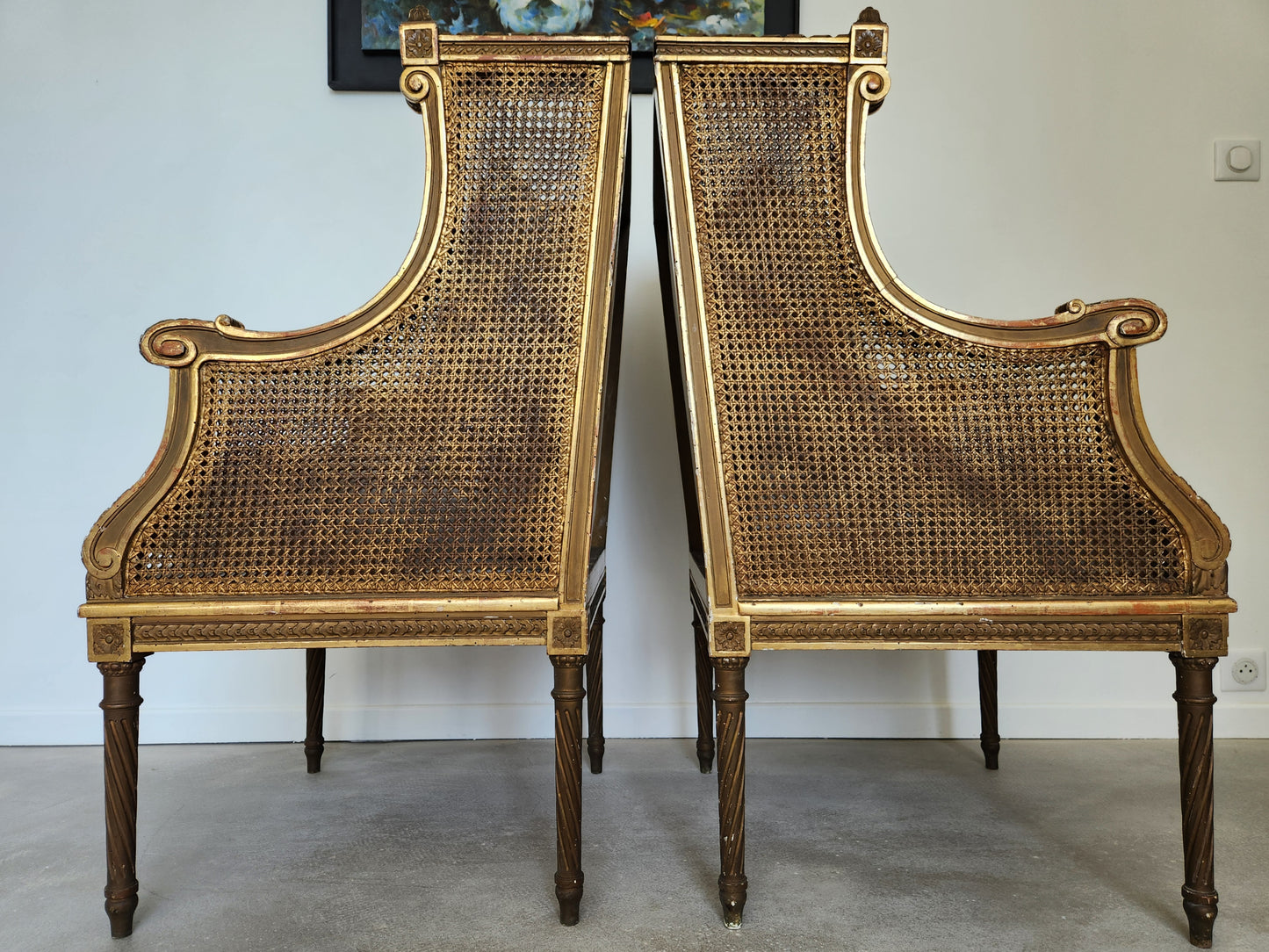Paire de fauteuils Louis XVI, bois doré, 18ème siècle.
