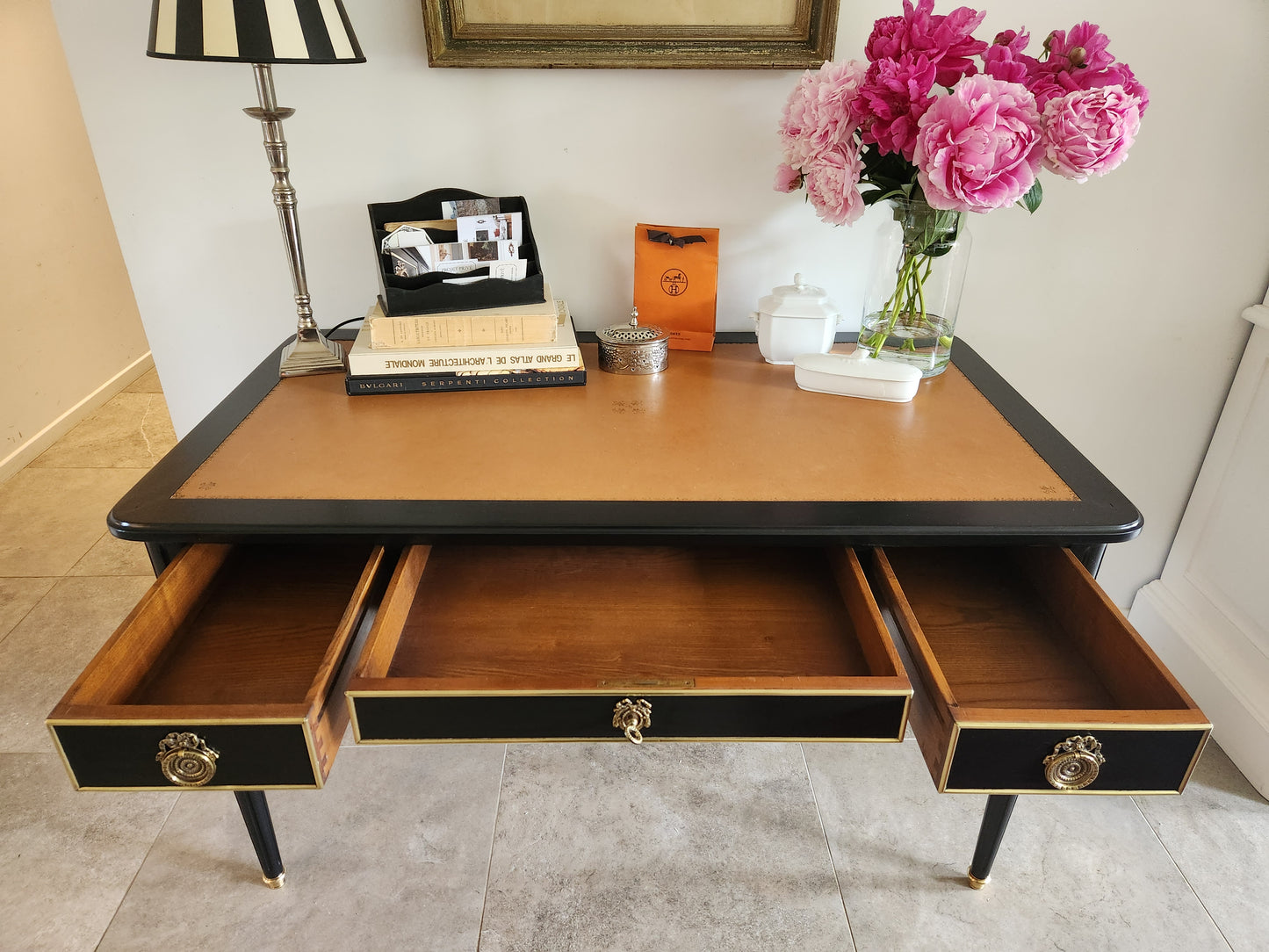 Bureau Louis XVI, cuir, bronze et laiton
