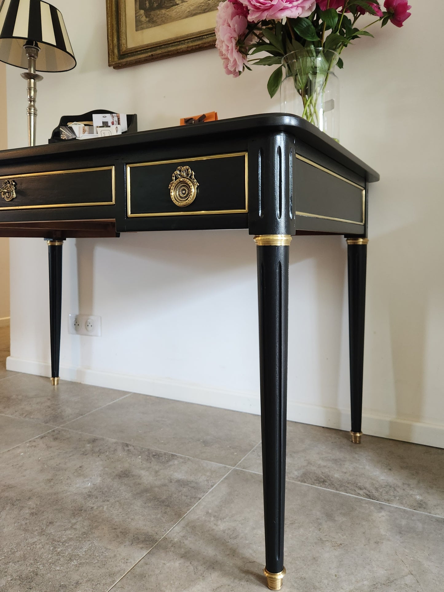 Bureau Louis XVI, cuir, bronze et laiton