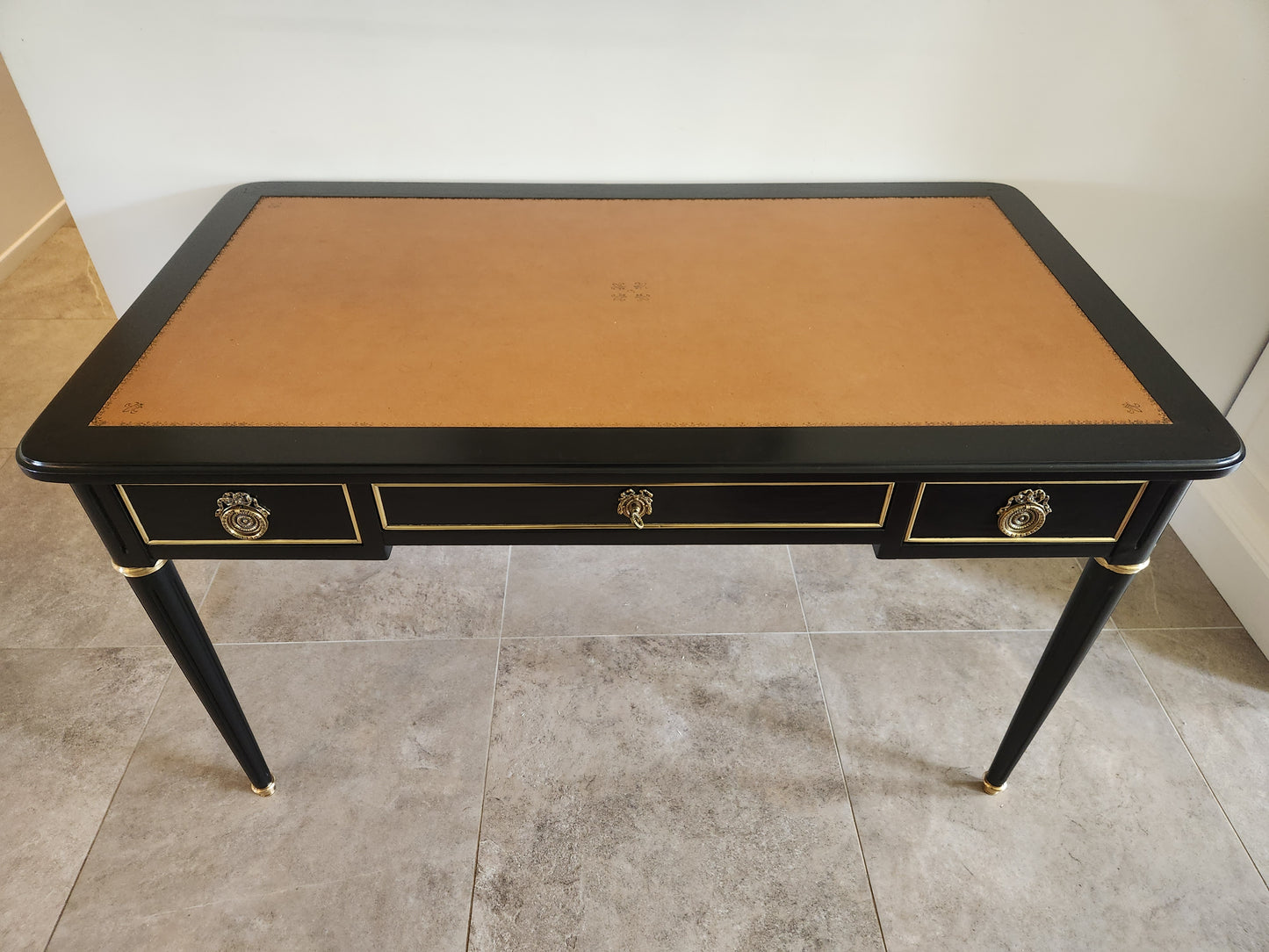 Bureau Louis XVI, cuir, bronze et laiton