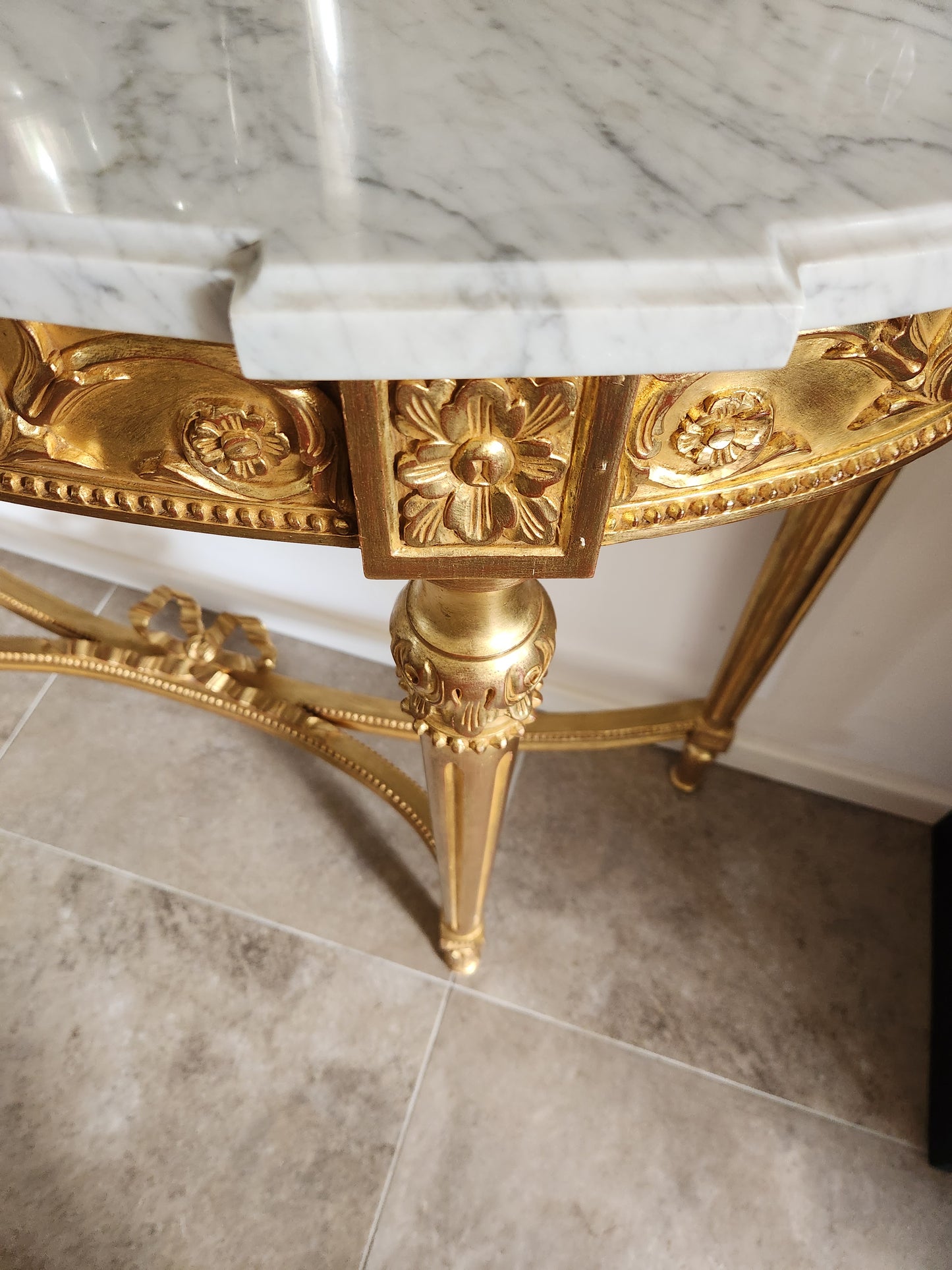 Console bois doré, marbre de Carrare, Louis XVI.