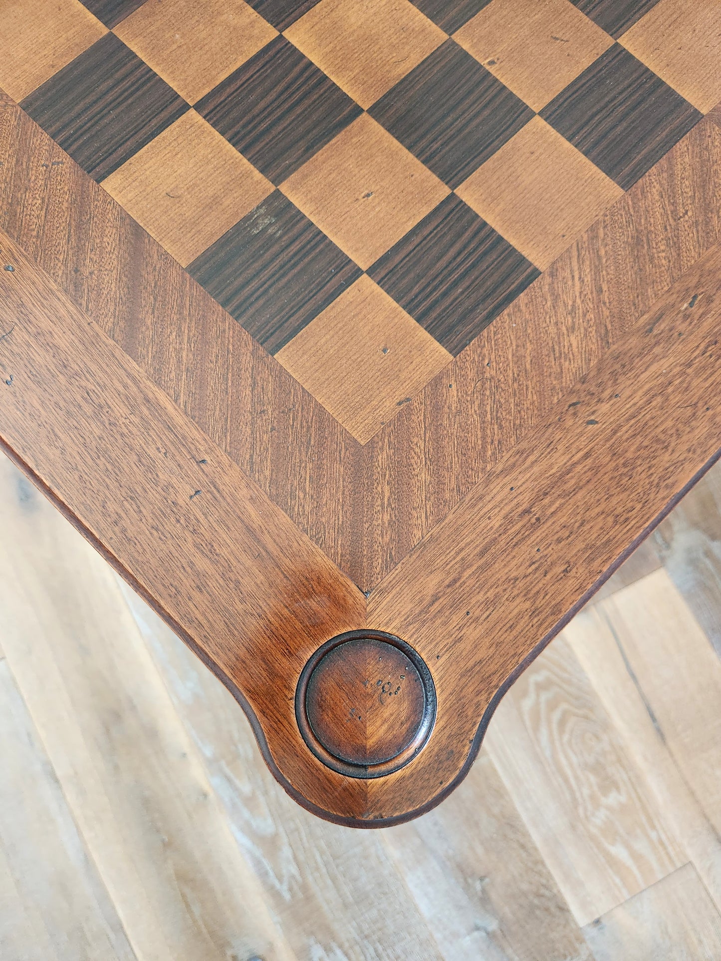 Table à jeux Louis XVI, échec, backgammon, cartes.