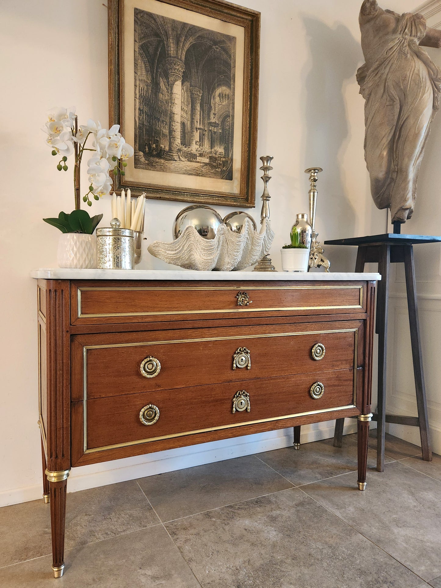 Commode Louis XVI, marbre de Carrare