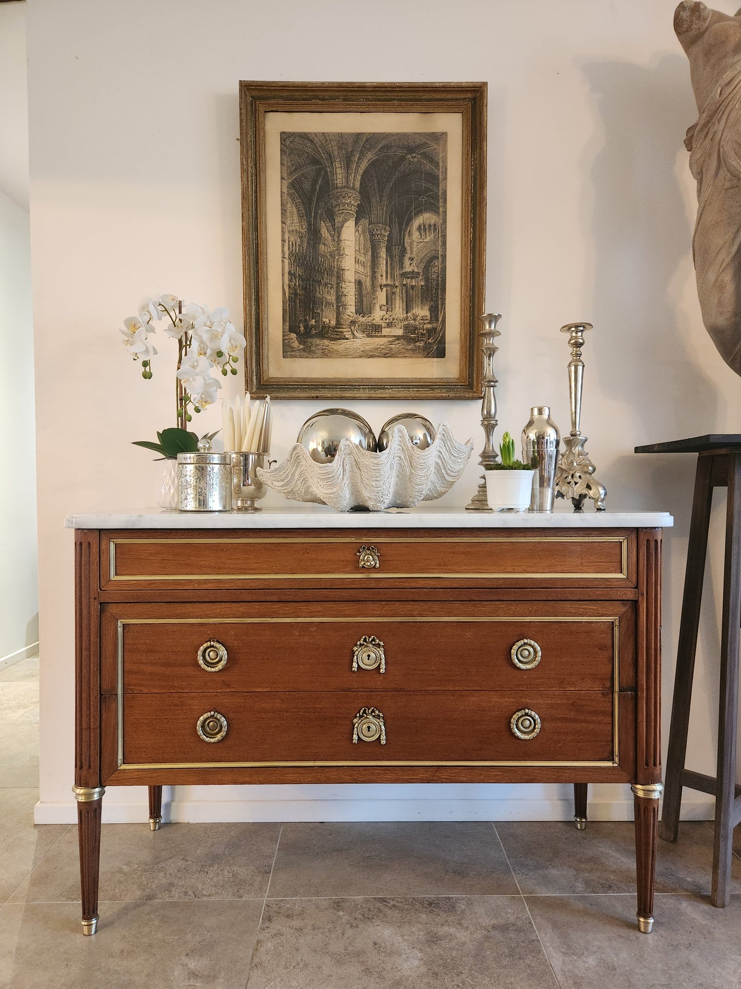 Commode Louis XVI, marbre de Carrare