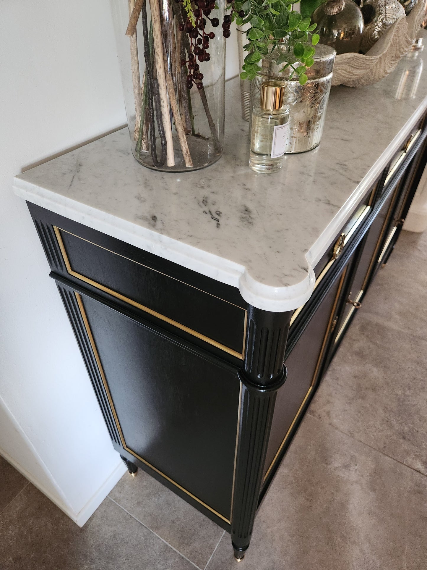 Buffet Louis XVI, marbre de Carrare, bronze & laiton