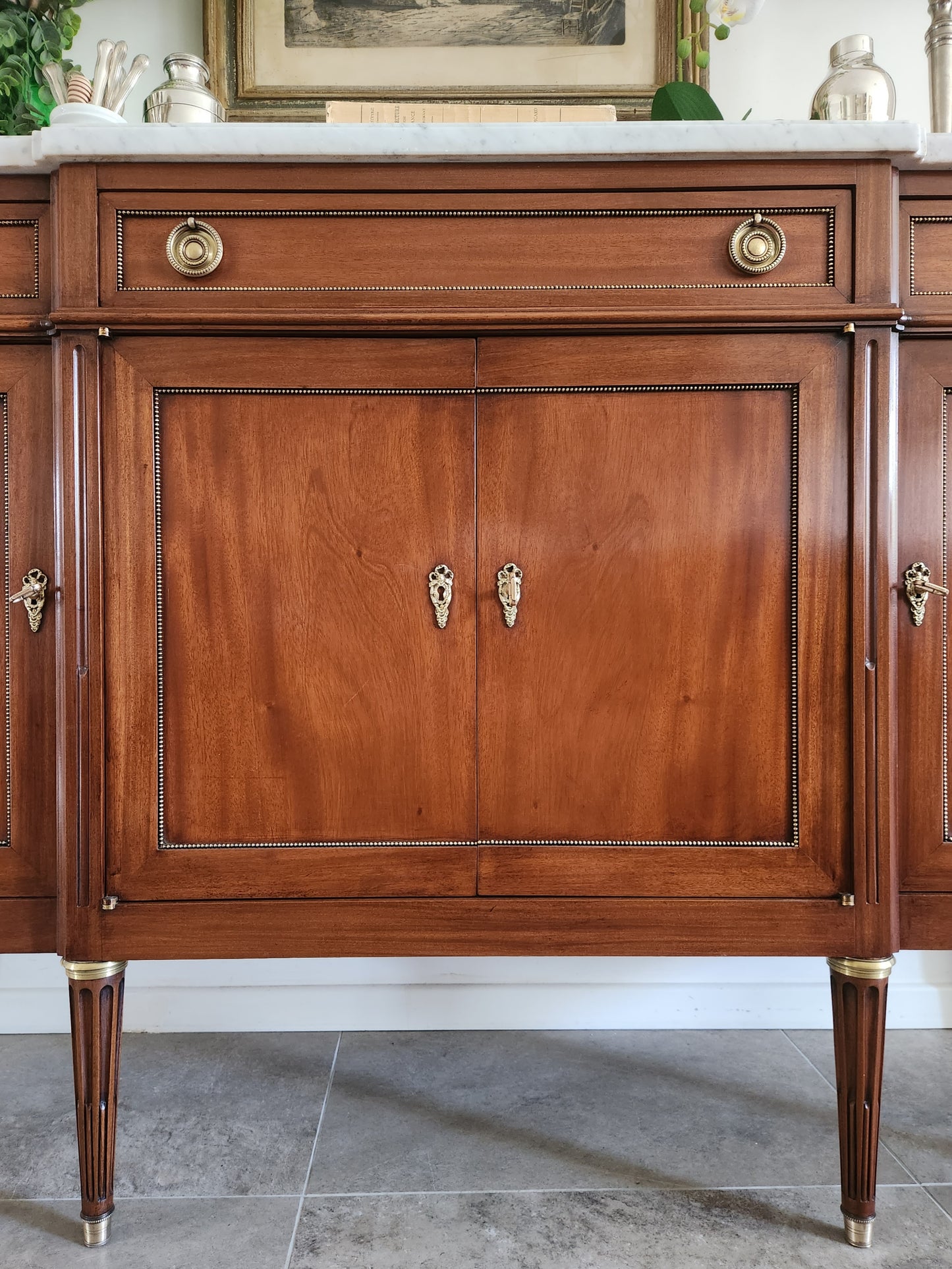 Buffet ancien Louis XVI, marbre de Carrare et Bronze.