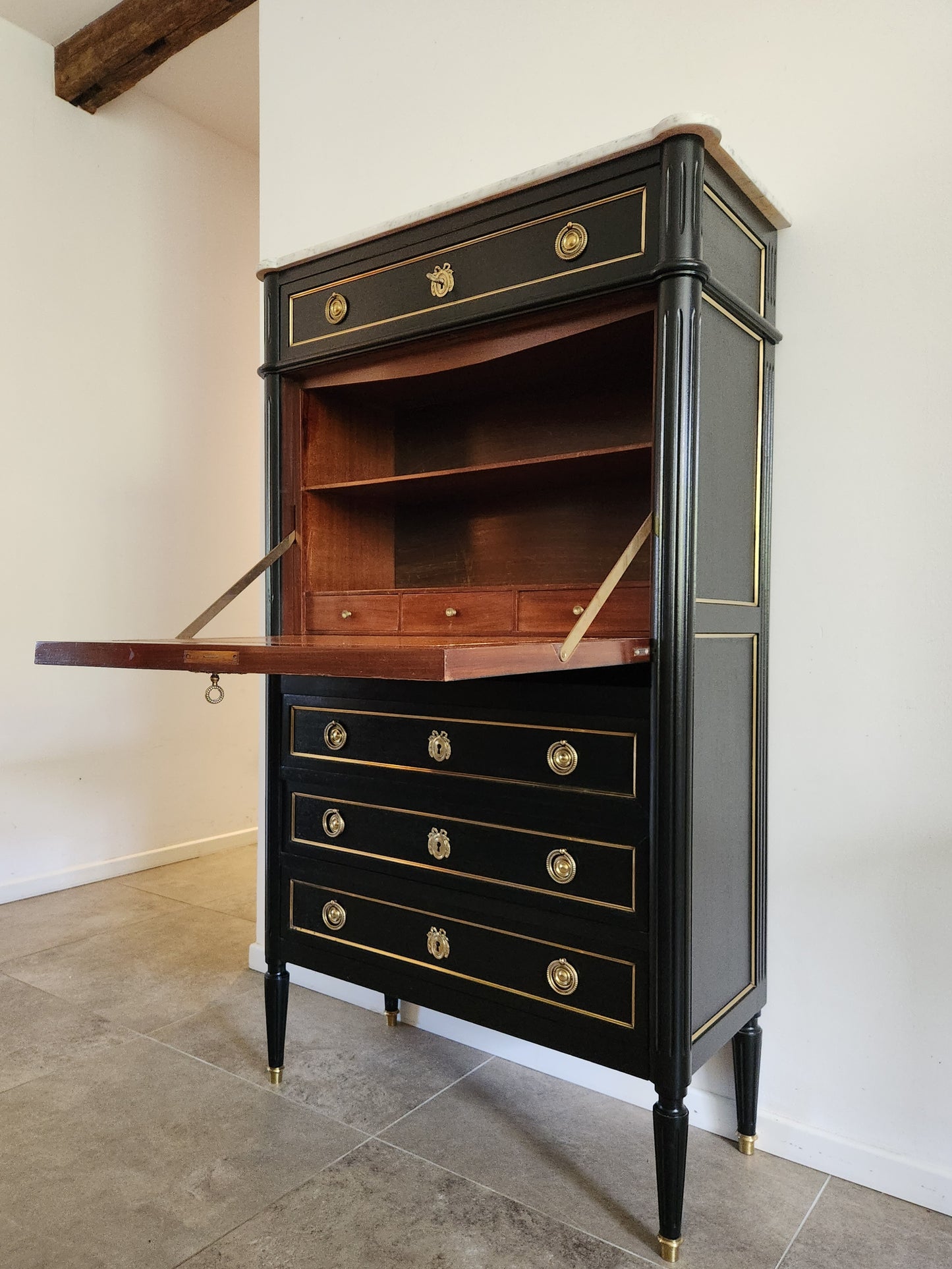 Secrétaire Louis XVI, marbre de Carrare, bronze.