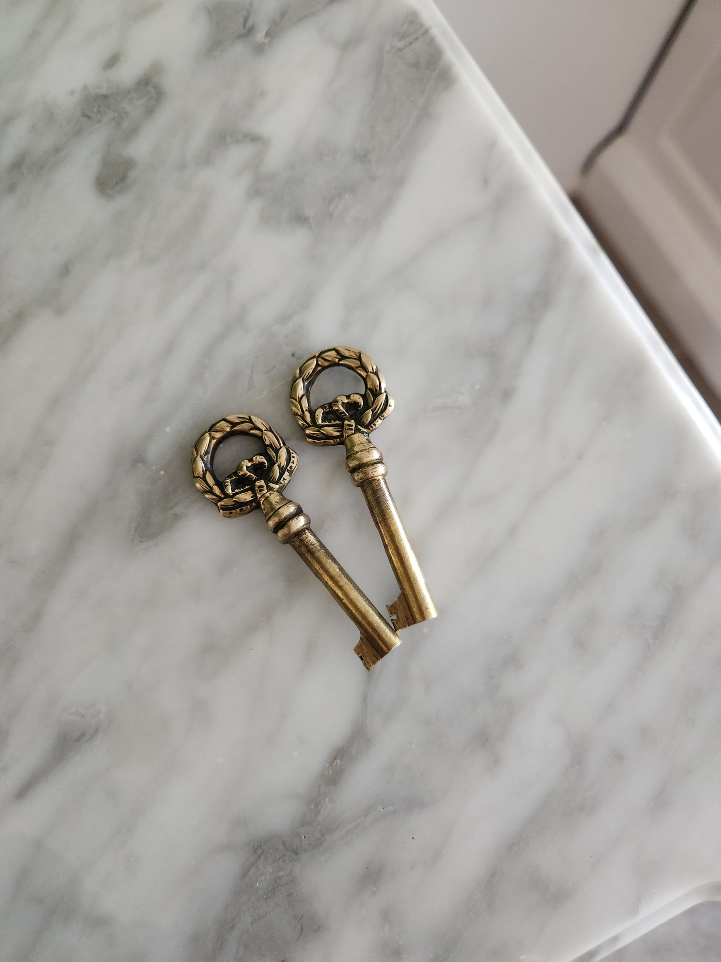 Buffet Louis XVI, marbre de Carrare, Bronze.