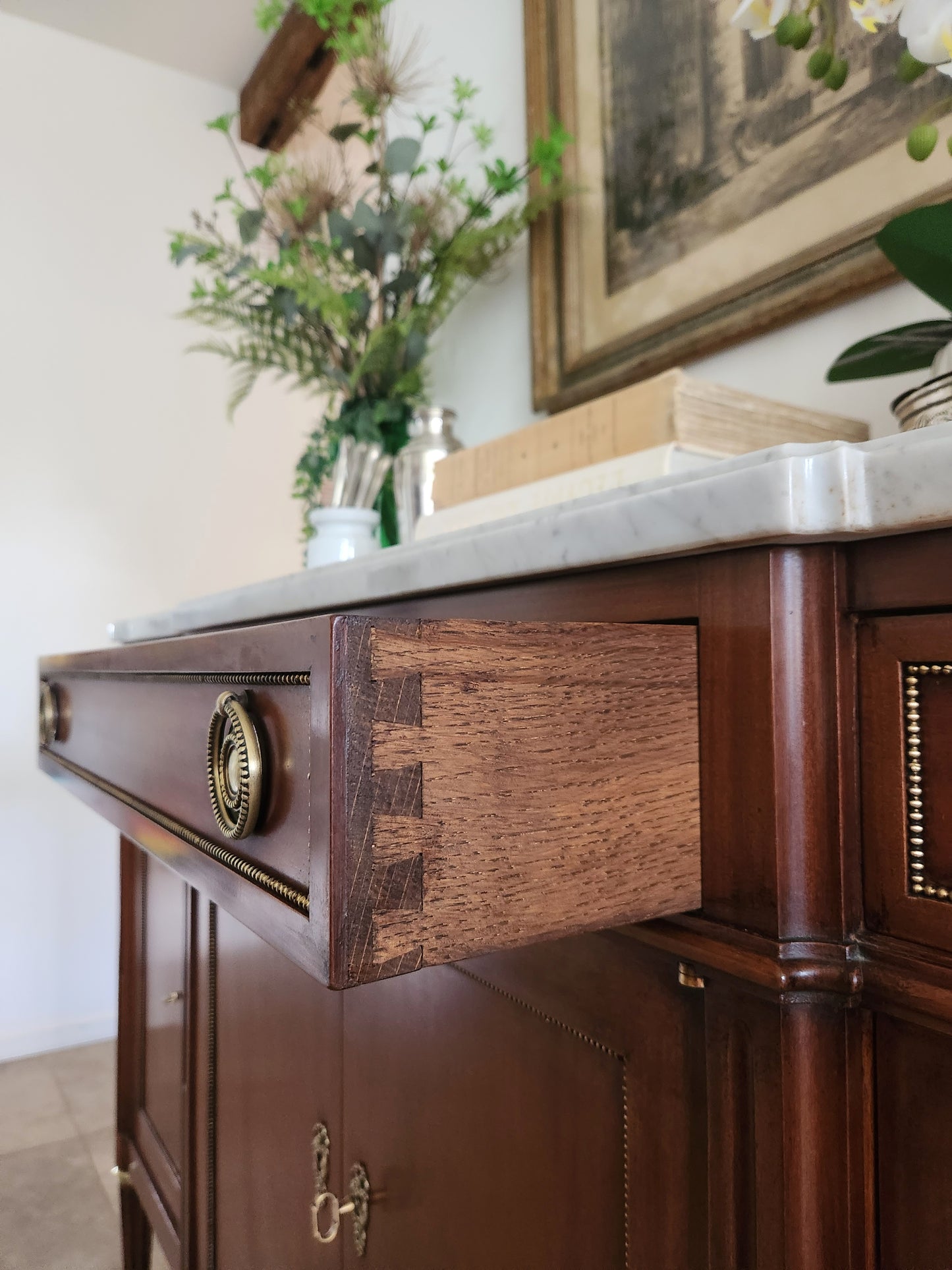Buffet ancien Louis XVI, marbre de Carrare et Bronze.