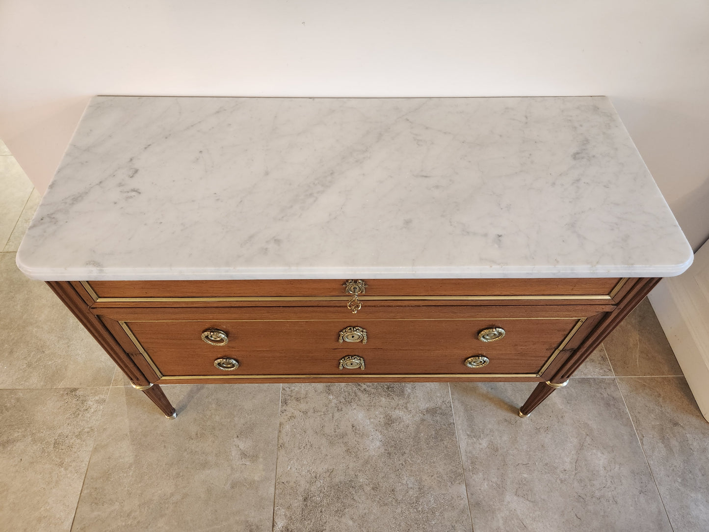 Commode Louis XVI, marbre de Carrare