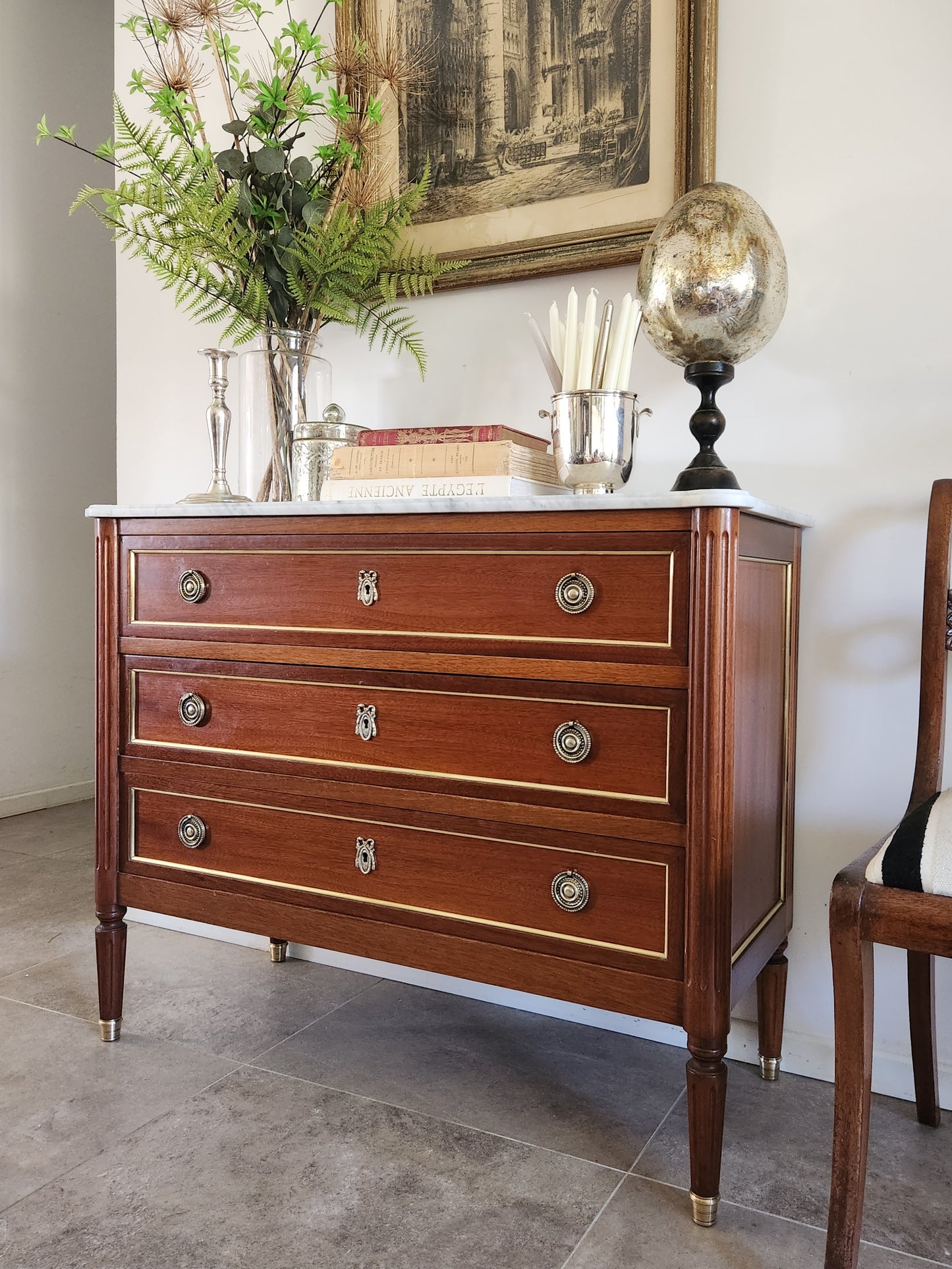 Commode Louis XVI, marbre de Carrare
