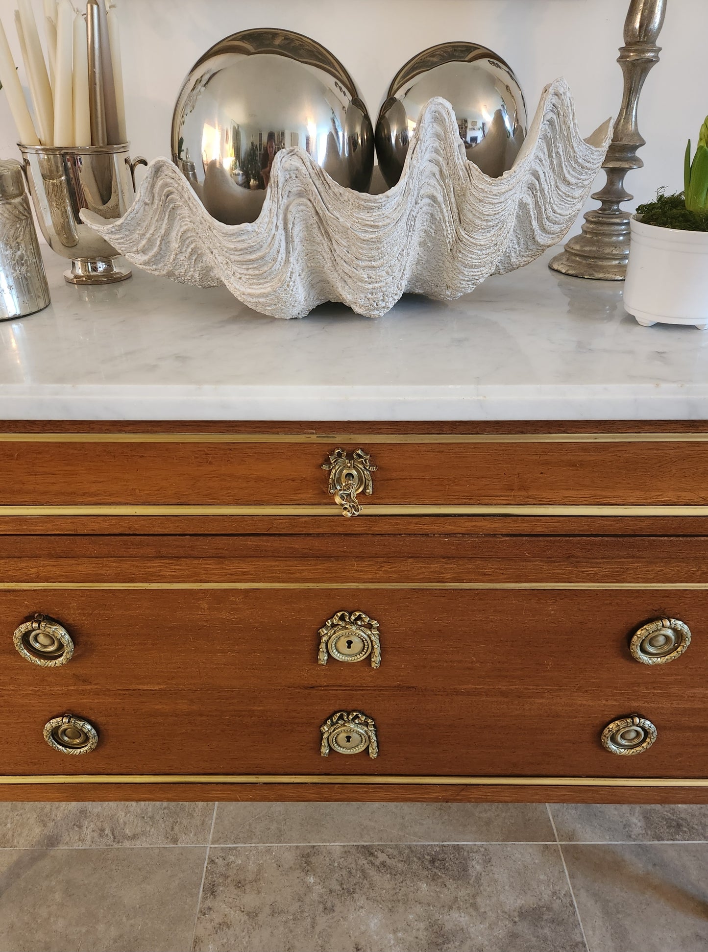 Commode Louis XVI, marbre de Carrare