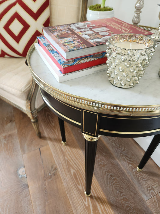 Table bouillotte Louis XVI, marbre de Carrare, bronze